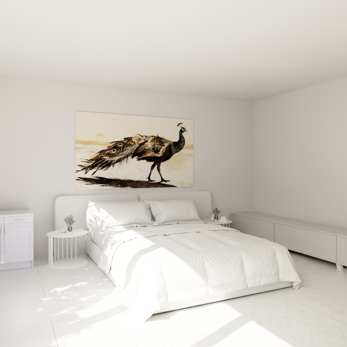 Silhouette de paon aux tons bruns et beige avançant, huppe rouge vif, au-dessus d'un lit dans une chambre claire
