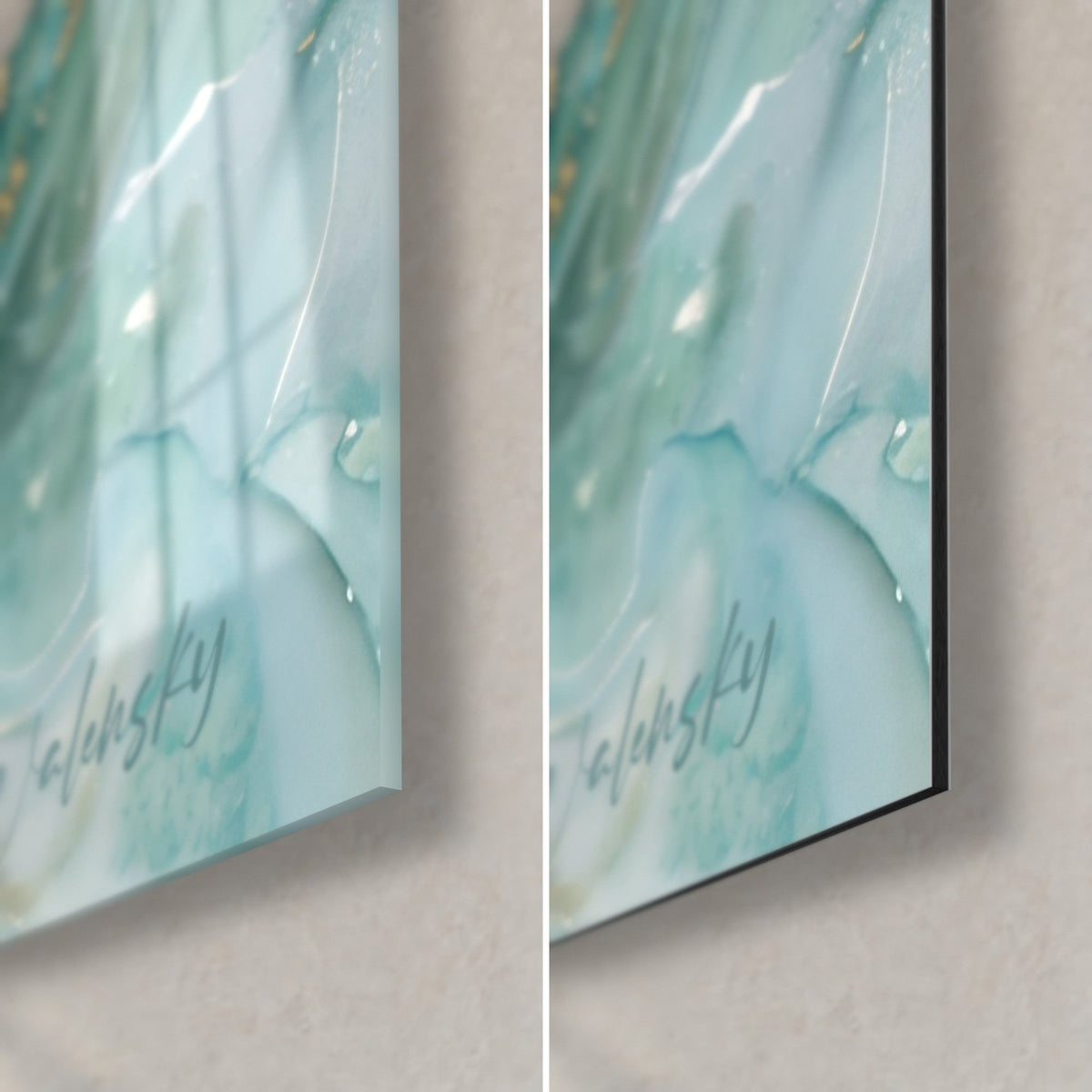 Tableau plumage vert jade et marbre turquoise, coin bas droit : verre acrylique brillant à reflets, alu Dibond noir mat, tranche de 3 mm