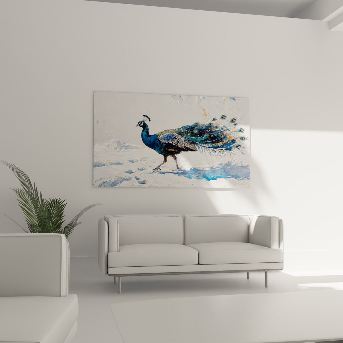 Paon doré et bleu pastel en pleine marche hivernale placé au-dessus d'un canapé dans un salon lumineux