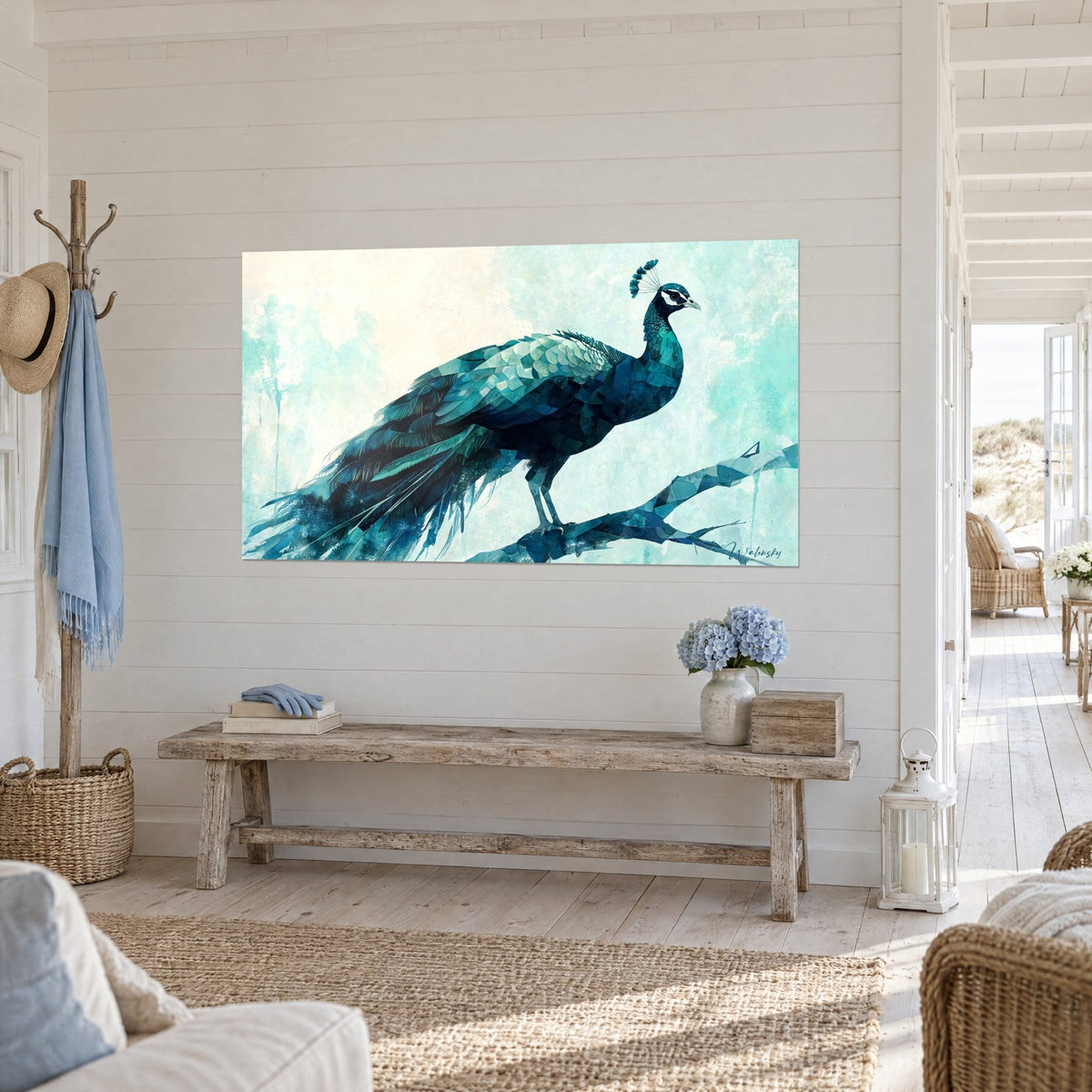Tableau oiseau royal aux plumes vert d'eau et bleu nuit, huché sur sa branche, accroché au-dessus d'un banc en bois brut