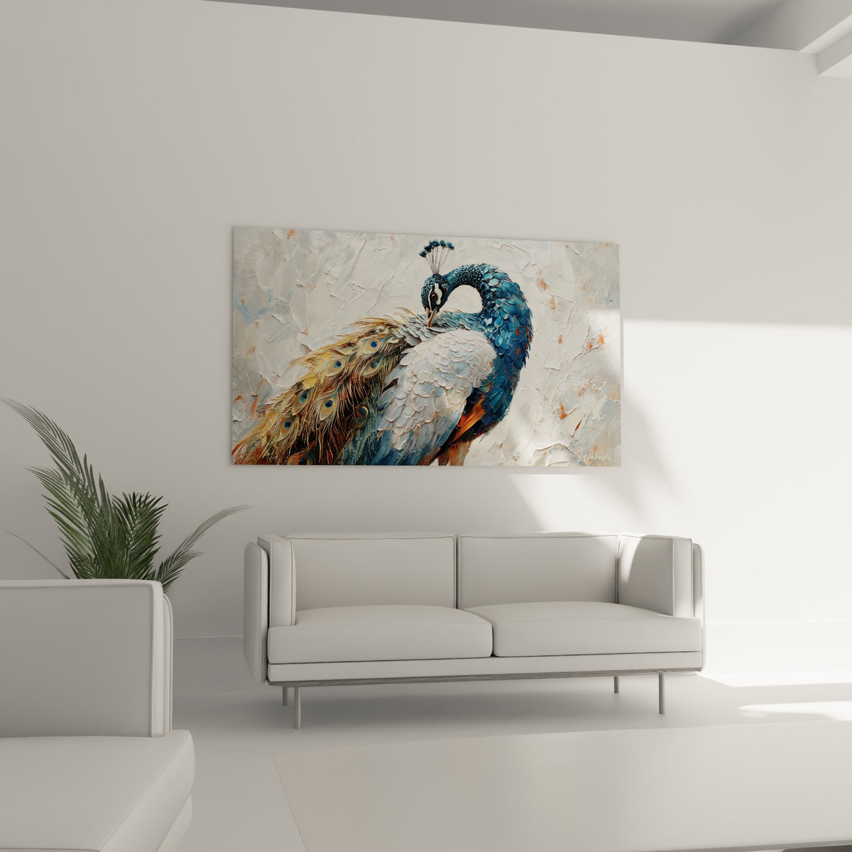 Oiseau au cou bleu profond et poitrail blanc nacré, traîne ocre et cuivrée, au-dessus d'un canapé dans un salon lumineux