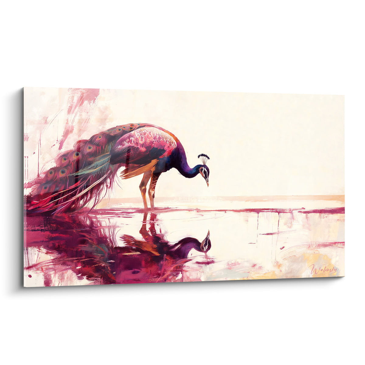 Paon bleu marine et rose penché vers l'eau, plumage doré et vert détaillé au premier plan