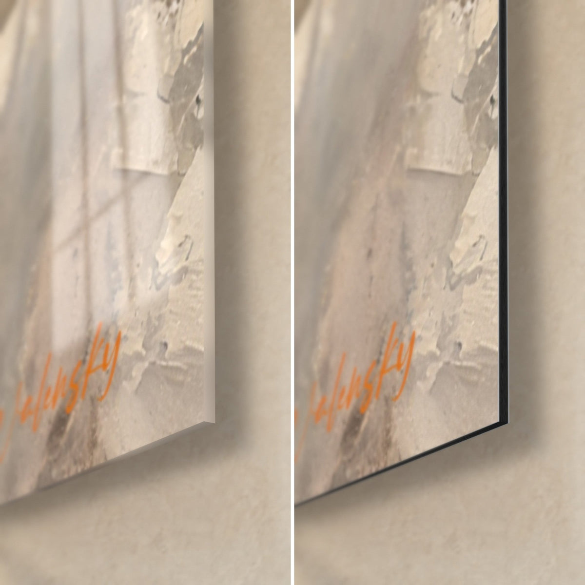 Tableau paon noir, coin bas droit : verre acrylique brillant à gauche, alu Dibond mat à droite, signature orange, tranche noire de 3 mm