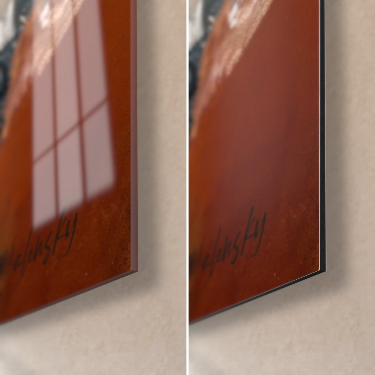 Tableau paon à la roue d'encre noire et rousse, coin bas droit : verre brillant à reflets, alu Dibond mat, tranche de 3 mm