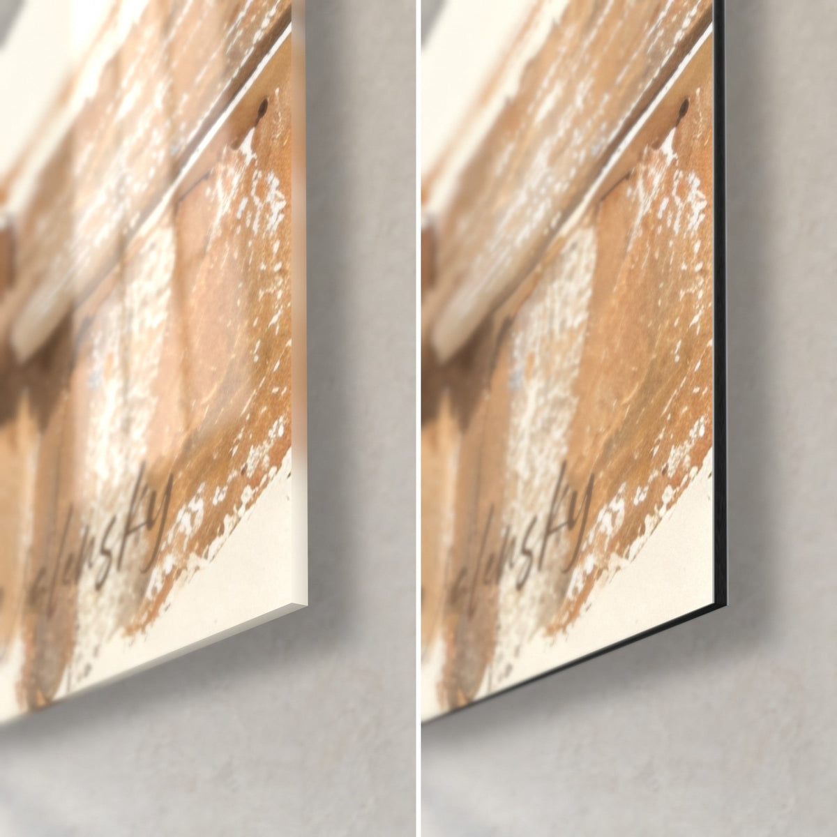 Tableau paon bleu en aquarelle, coin bas droit avec signature, verre acrylique brillant à gauche, alu Dibond mat ocre à droite