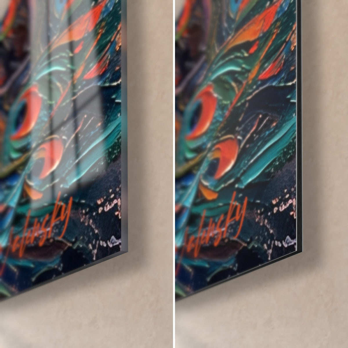 Tableau paon en pâte épaisse, coin bas droit : plumes turquoise et orange, verre brillant à gauche, Dibond mat à droite, tranche 3 mm