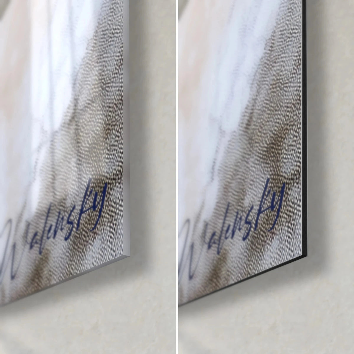 Schilderij met een blauwe vlindervleugel van nachtblauw, schubbenpatroon in bruin en Walensky-handtekening, glanzend glas en mat Dibond, 3 mm dik