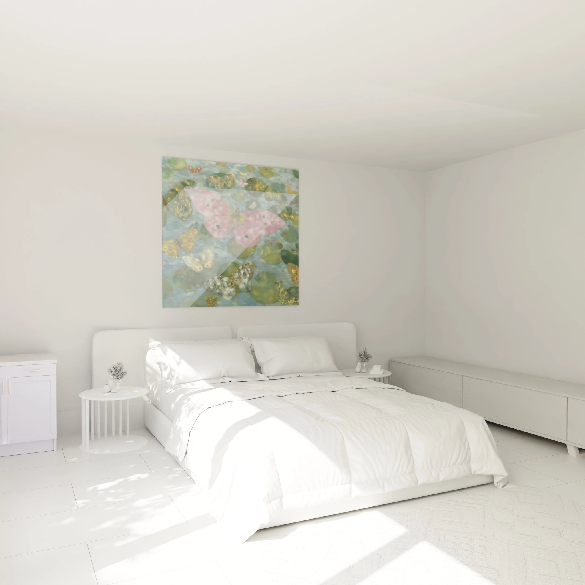 tableau papillon symboliste Walensky avec motifs roses et accents dorés accroché au dessus d un lit blanc minimaliste