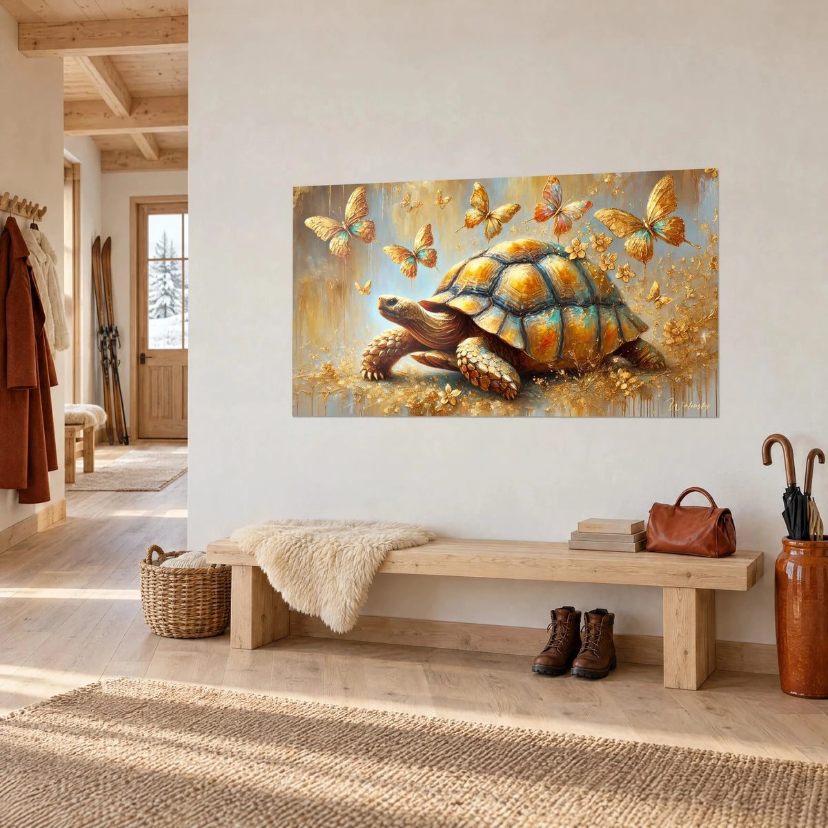 Tableau reptile cuirassé aux écailles d'or et papillons turquoise et orange, vu de trois-quarts au-dessus d'un banc en bois d'un chalet