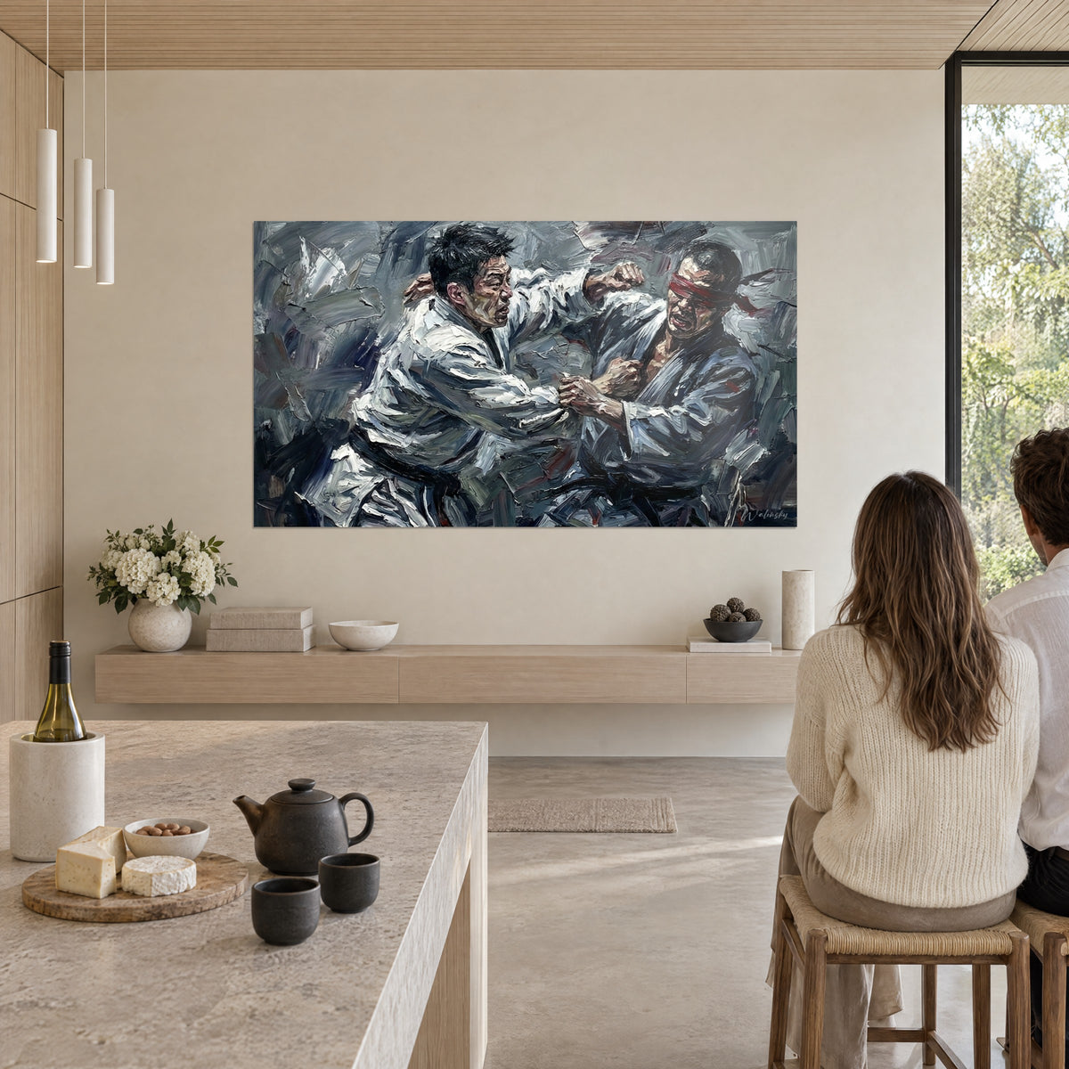 Gemälde Kampfkunst-Konfrontation in silbernen und nachtblauen Pastosen, scharlachrotes Stirnband, beige Wand hinter einem Holztisch