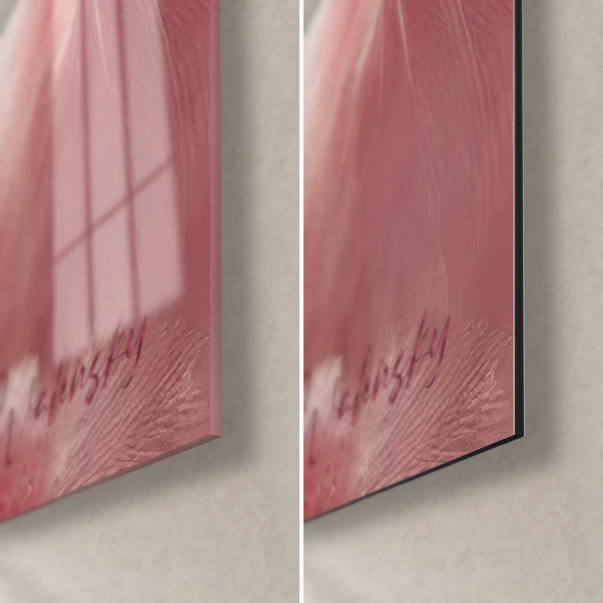 Tableau oiseau rose aux ailes finement striées, coin bas droit : verre acrylique brillant à gauche, Dibond mat gris à droite, tranche 3 mm