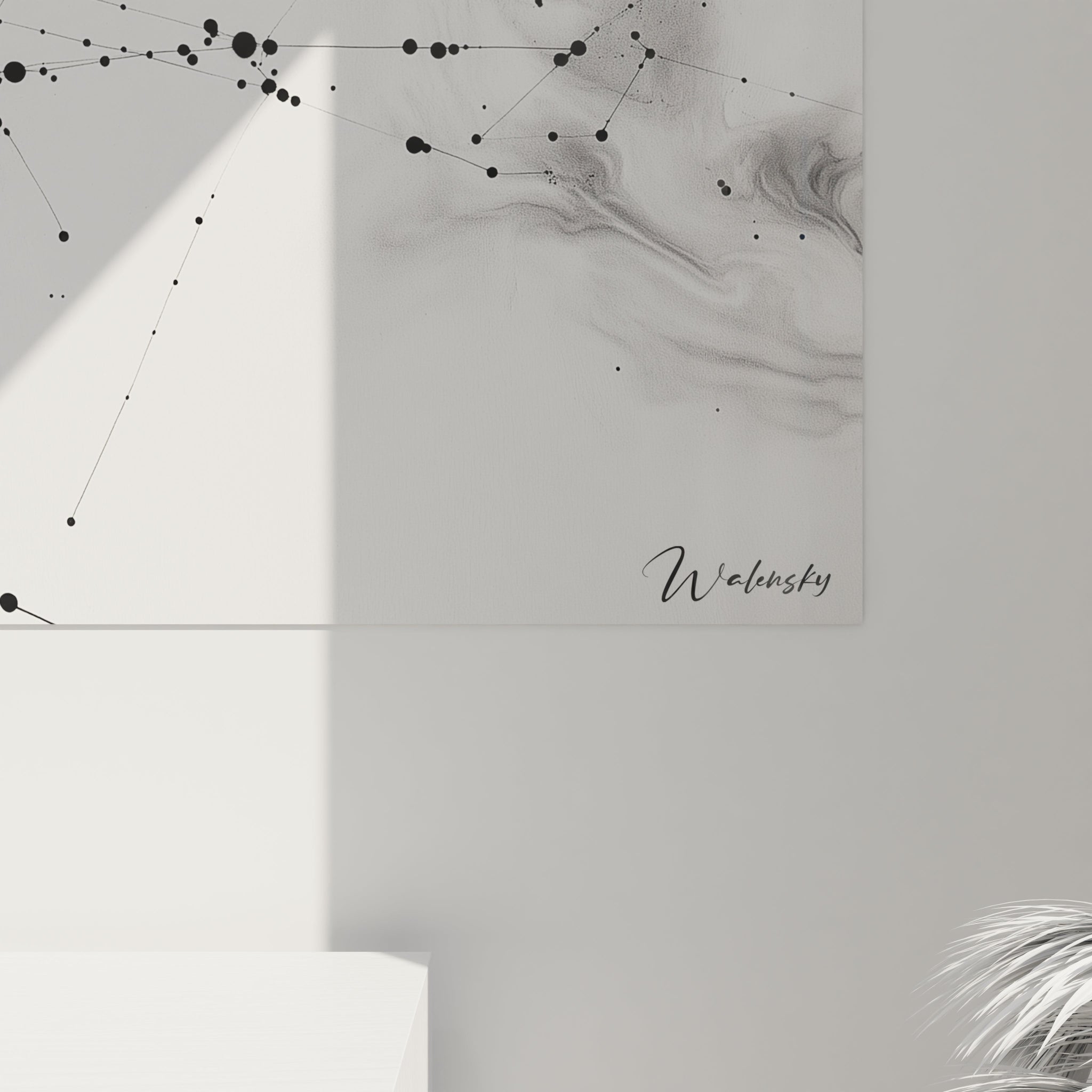 Tableau tacheté noir et blanc de Walensky sur un mur moderne avec motifs abstraits