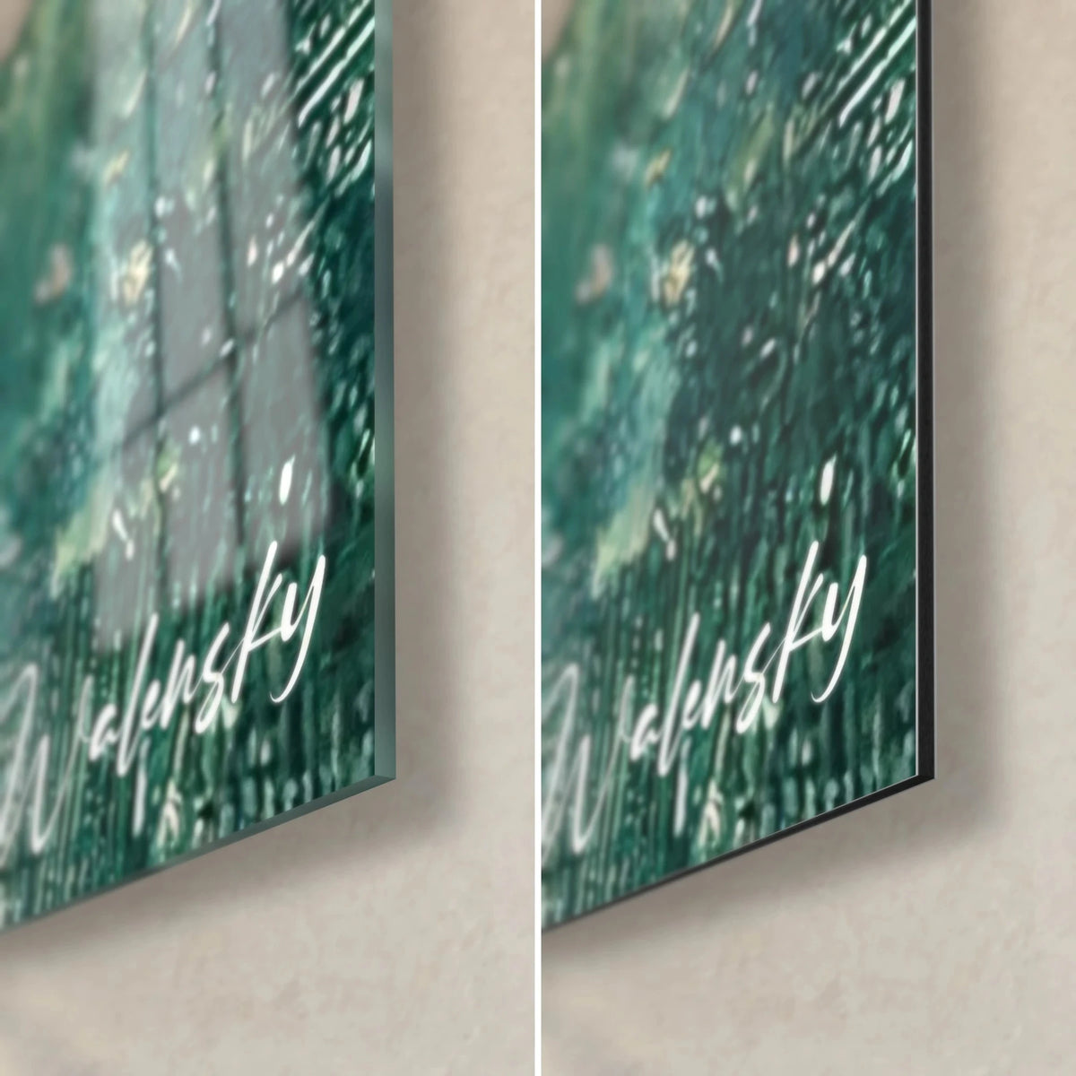 Tableau portée musicale dorée sur pâte verte et ocre, coin bas droit en verre brillant et alu Dibond mat, tranche de 3 mm