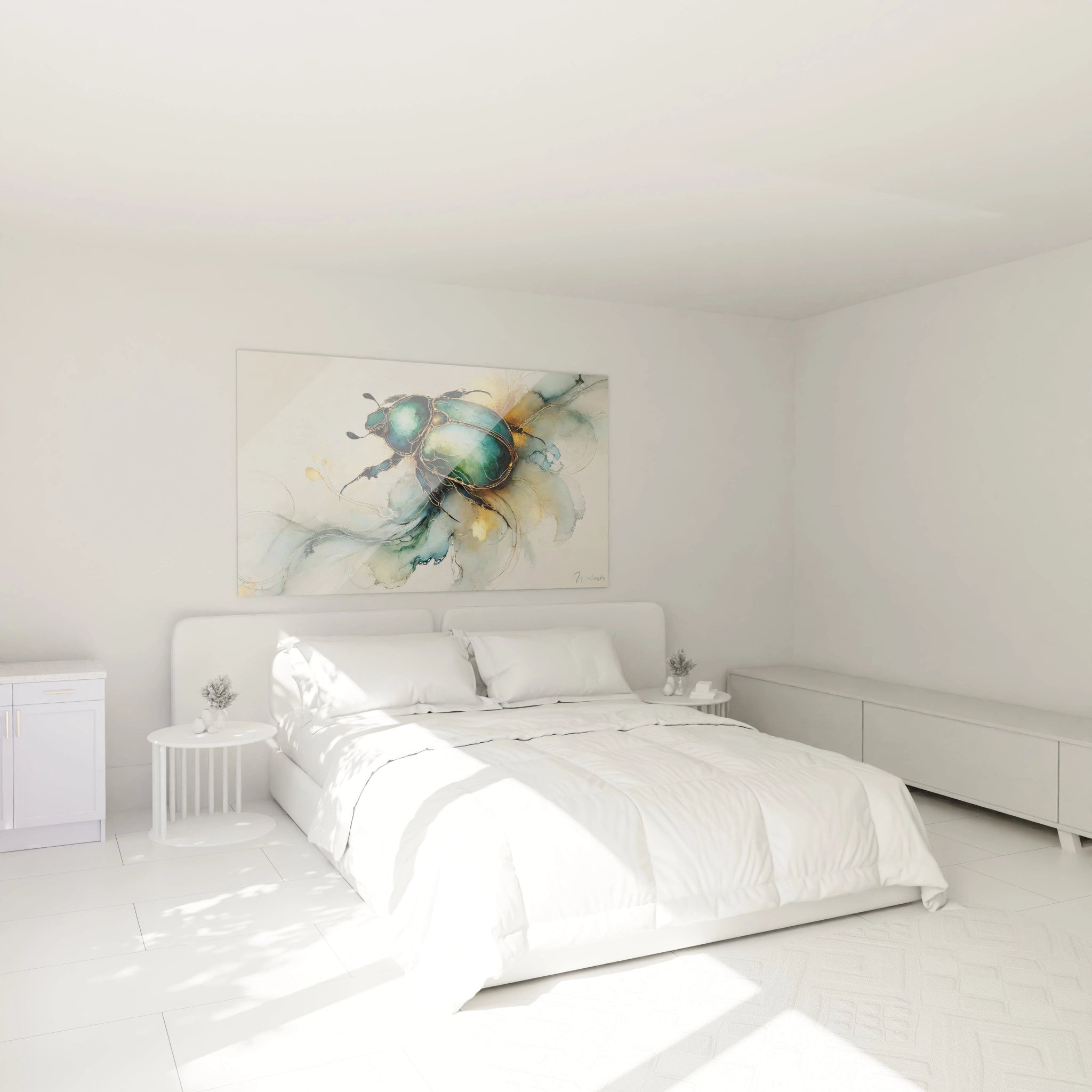 Dans une chambre, ce tableau scarabee au-dessus du lit offre un contraste saisissant. Les touches dorees et vertes apportent une energie mystique tout en ajoutant une touche contemporaine a l espace.

