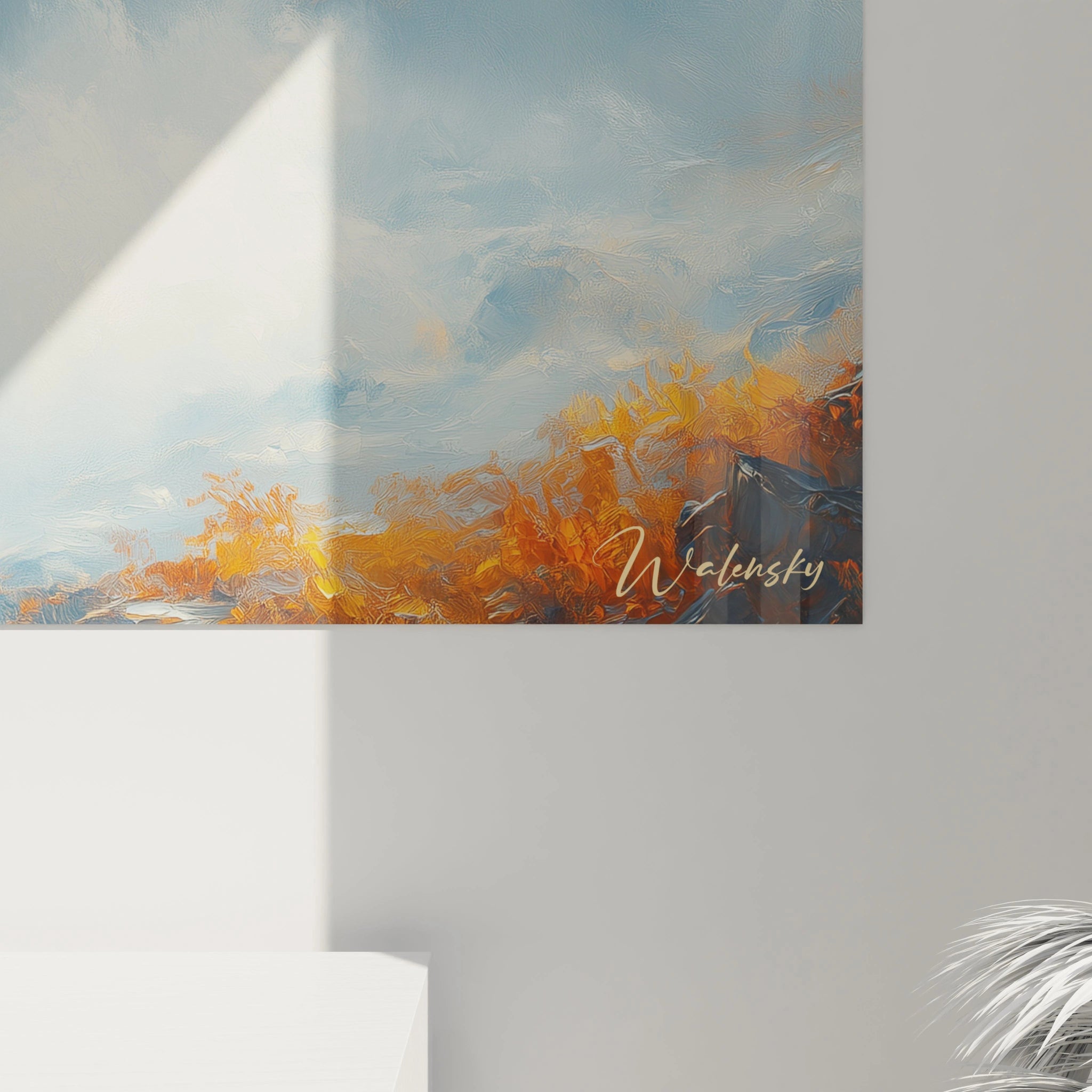 Un tableau puissant illustrant une chute d'eau monumentale dans un paysage sauvage, où se mêlent les textures lisses de l'eau en mouvement et rugueuses des falaises, dominé par des bleus profonds et rehaussé d'orange flamboyant sur les bords.
