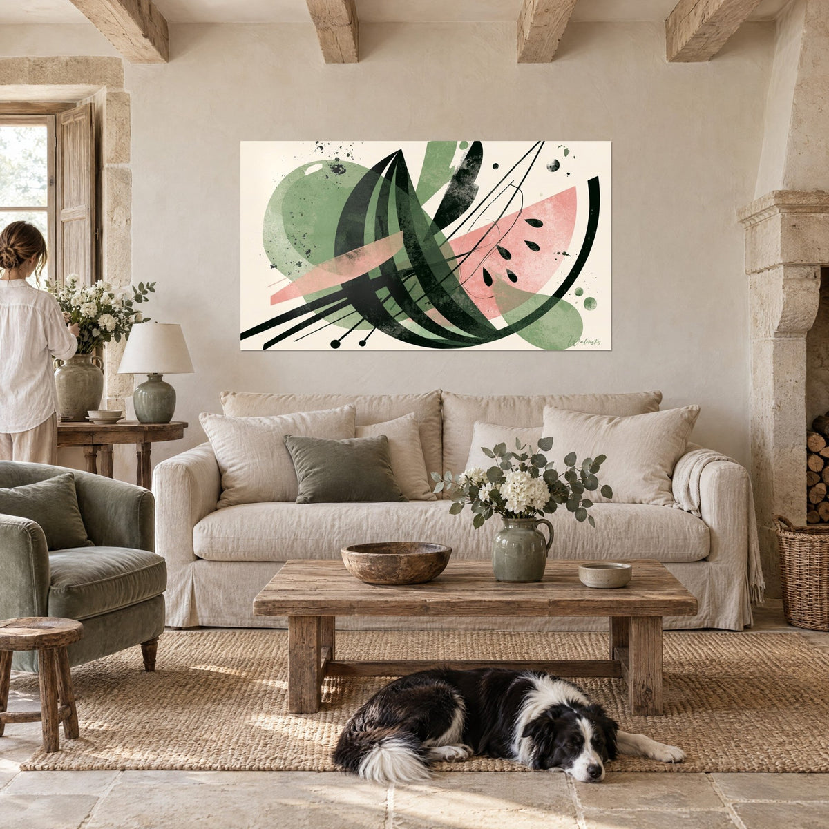 Tableau tranche de pastèque rose aux pépins noirs et courbes vert sombre, au-dessus d'un canapé dans un salon lumineux
