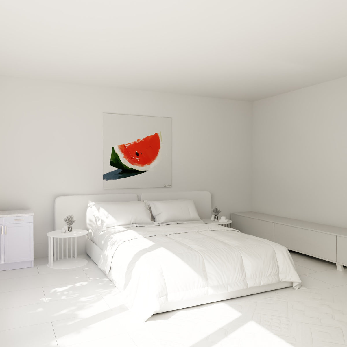 Pastèque rouge vif à l'écorce verte accrochée au-dessus d'un lit dans une chambre claire