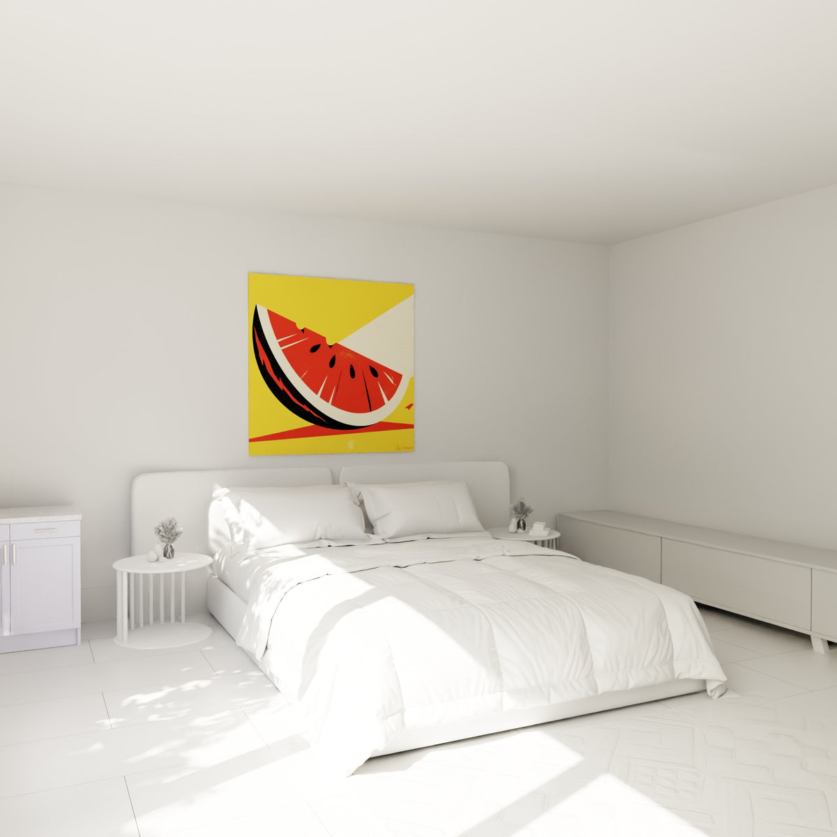 Tranche de pastèque rouge et noire au-dessus d'un lit dans une chambre claire et lumineuse