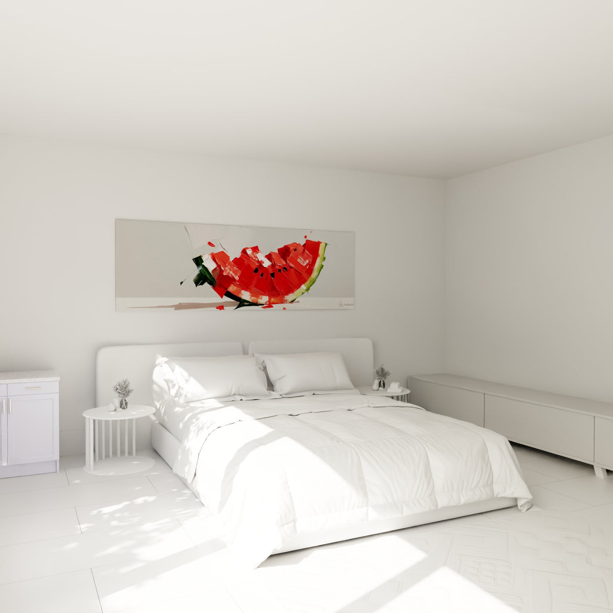 Pastèque rouge écarlate et verte, texture éclatée, accrochée au-dessus d'un lit dans une chambre claire