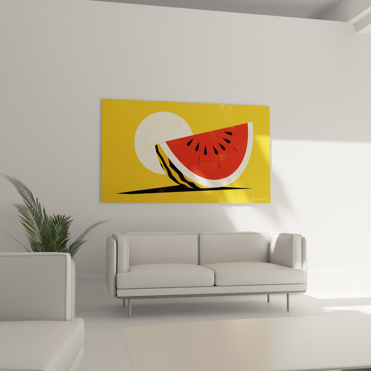 Tranche rouge et blanche de pastèque graphique au-dessus d'un canapé dans un salon lumineux