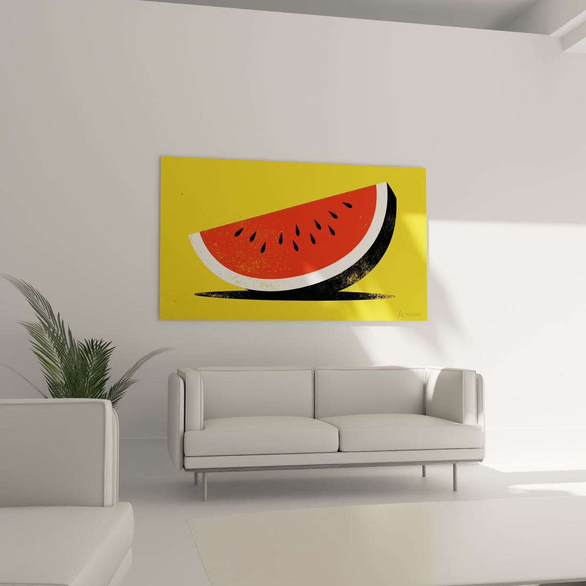 Fruit stylisé rouge et jaune, tranche de pastèque, disposée au-dessus d'un canapé dans un salon lumineux.
