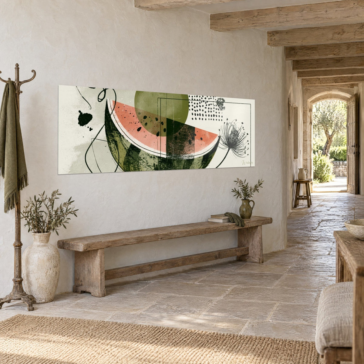 Tableau demi-melon d'eau rosé aux pépins noirs, écorce vert sombre griffée, sur un mur de pierre, vu de trois-quarts