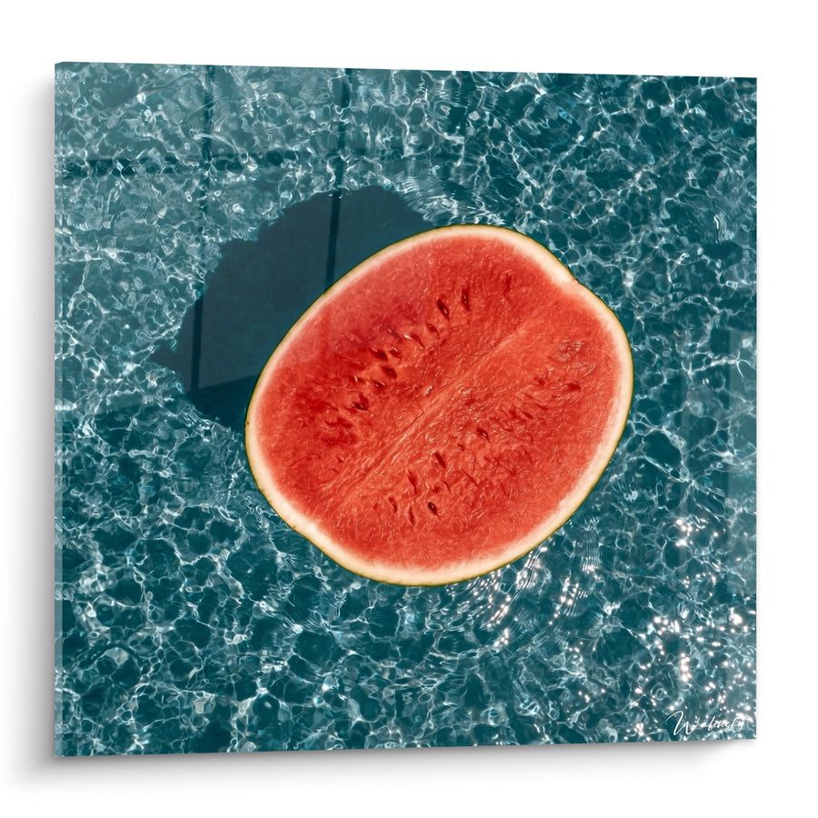 Tableau Pastèque rouge flottant sur eau turquoise - Plongeon estival - Edition Pastèque
