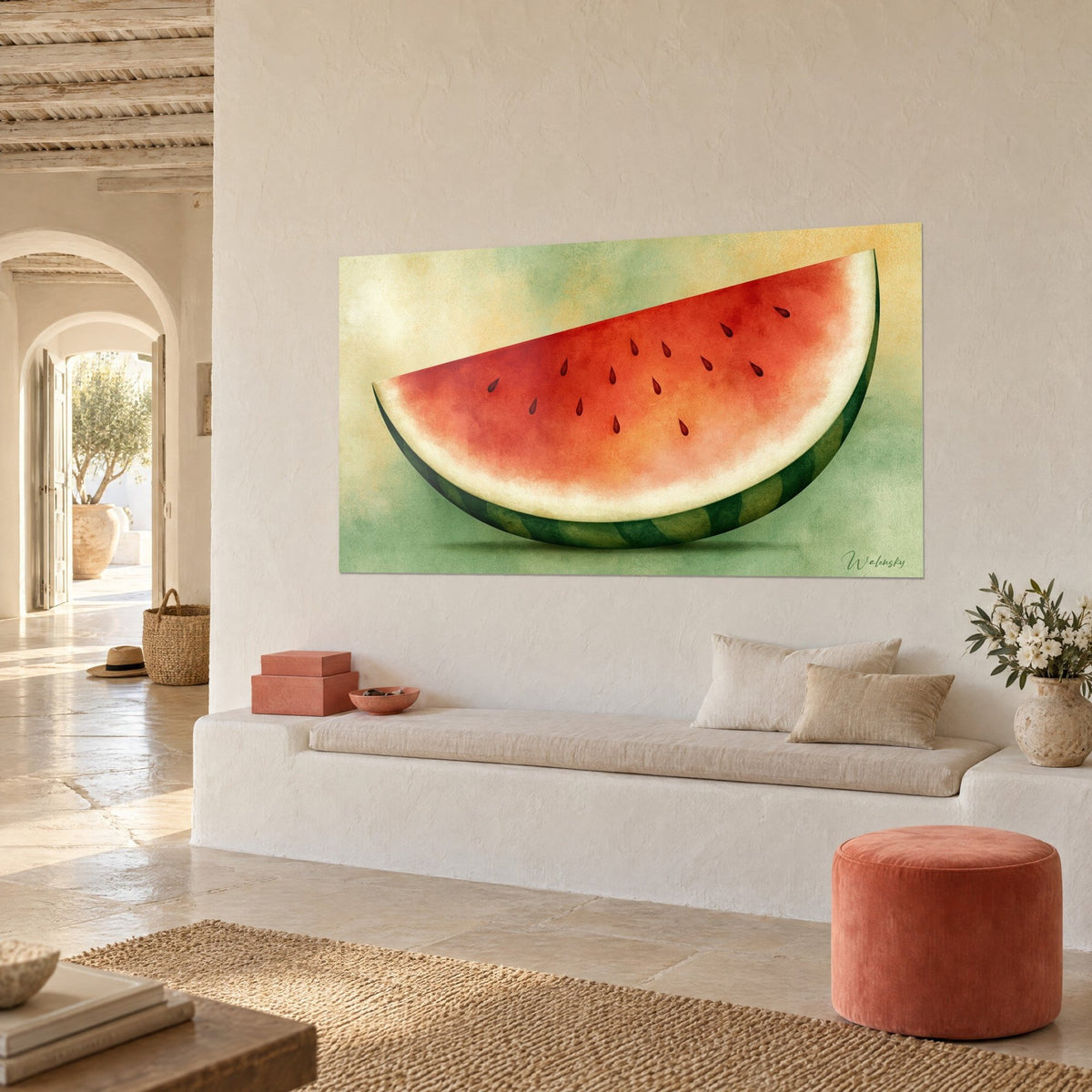 Quadro fetta di anguria a mezzaluna, polpa vermiglione, buccia verde scuro a righe, con ombra portata, appeso sopra una panca bianca arrotondata