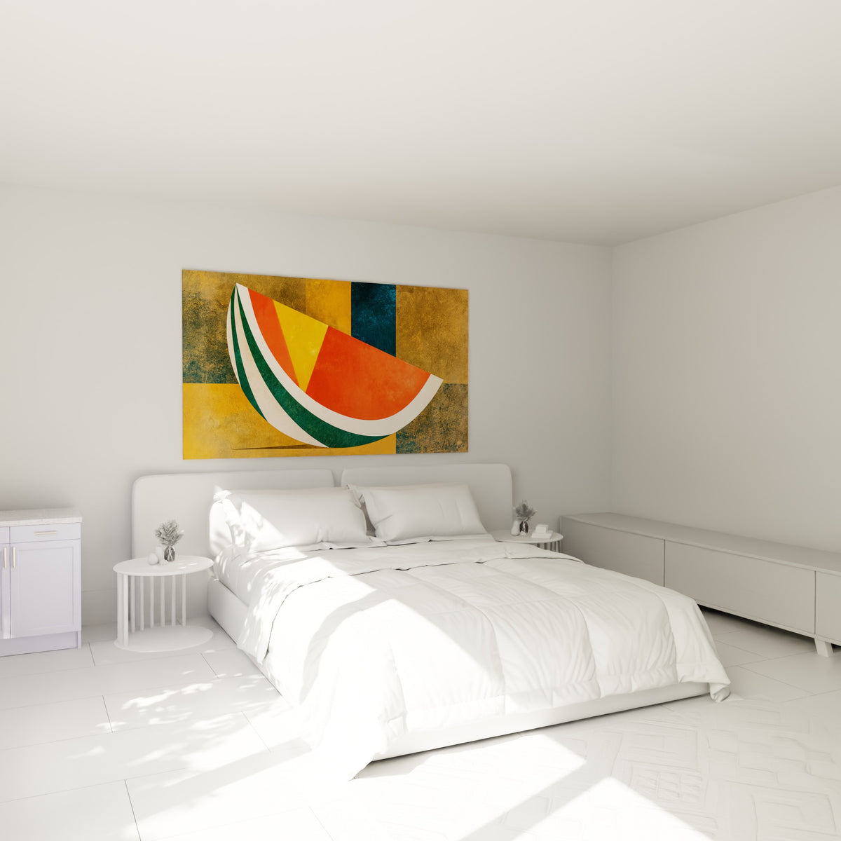 Tranche de pastèque stylisée orange et verte au-dessus d'un lit dans une chambre claire