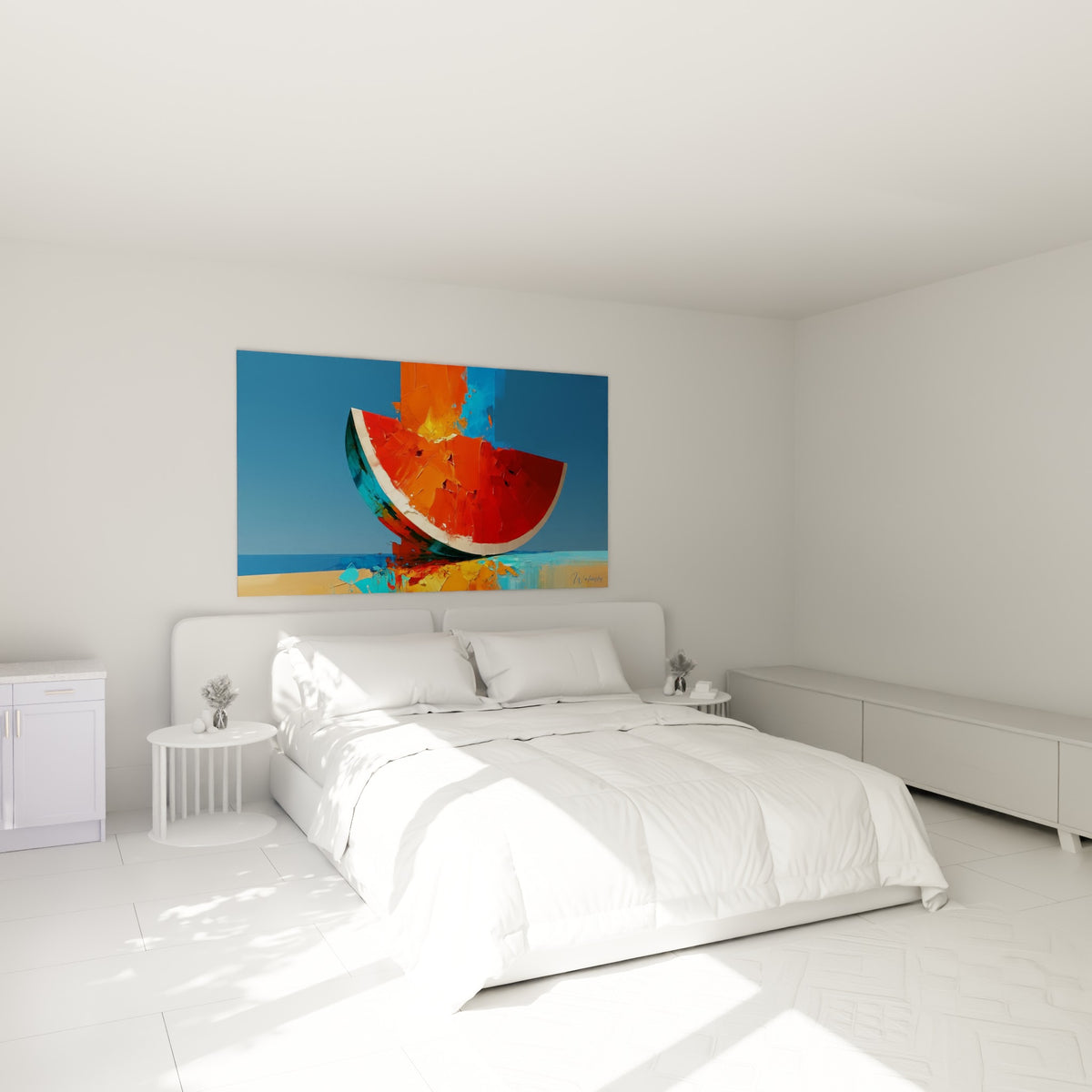 Fruit de pastèque orange et turquoise, tranche épaisse, accroché au-dessus d'un lit dans une chambre claire
