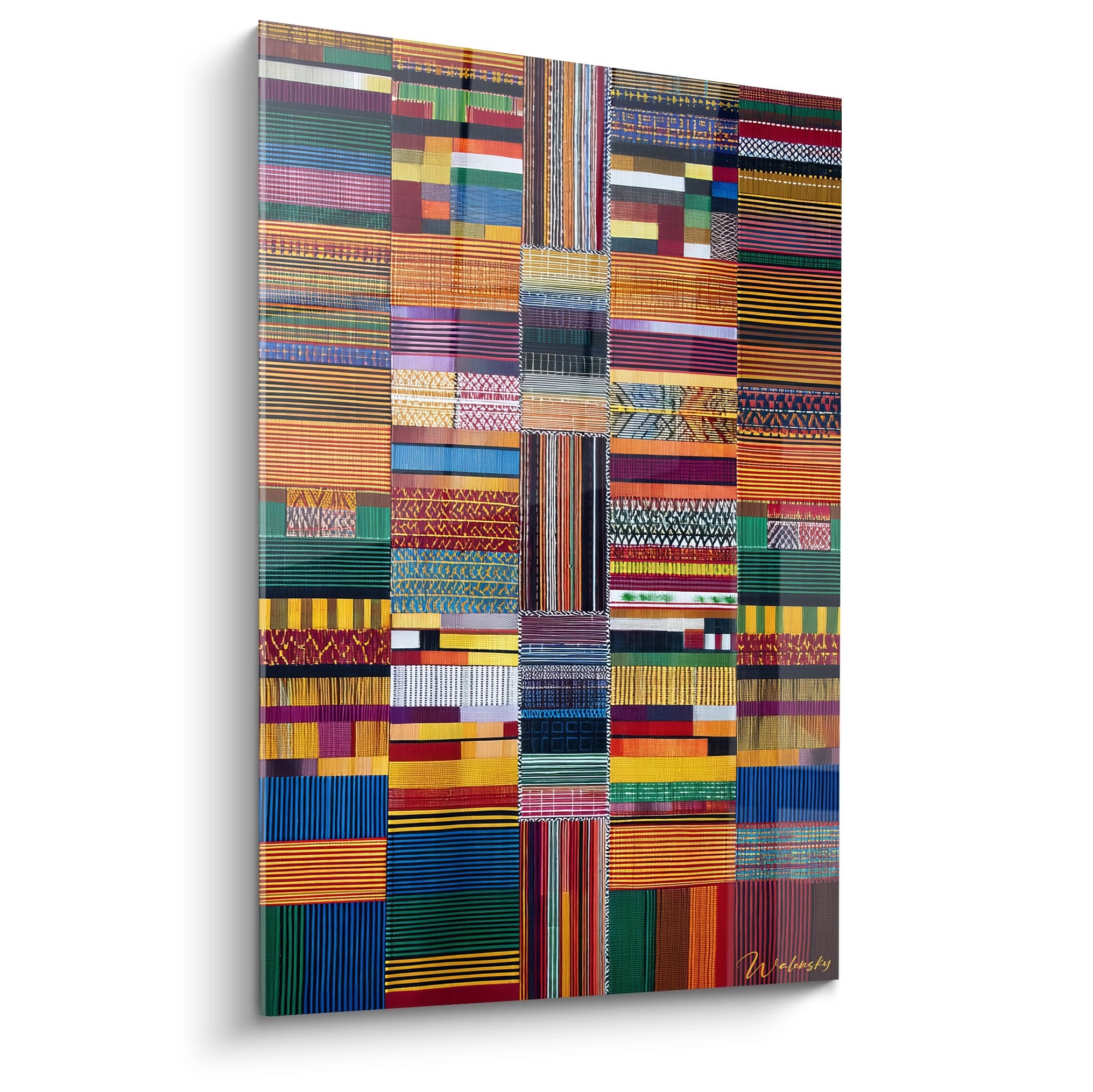 Tableau mural patchwork de tissus africains multicolores aux motifs géométriques traditionnels