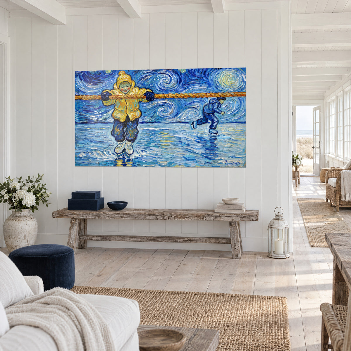 Silhouette dorée d'un patineur sur fond bleu tourbillonnant, tableau patinage artistique au-dessus d'un canapé dans un salon lumineux