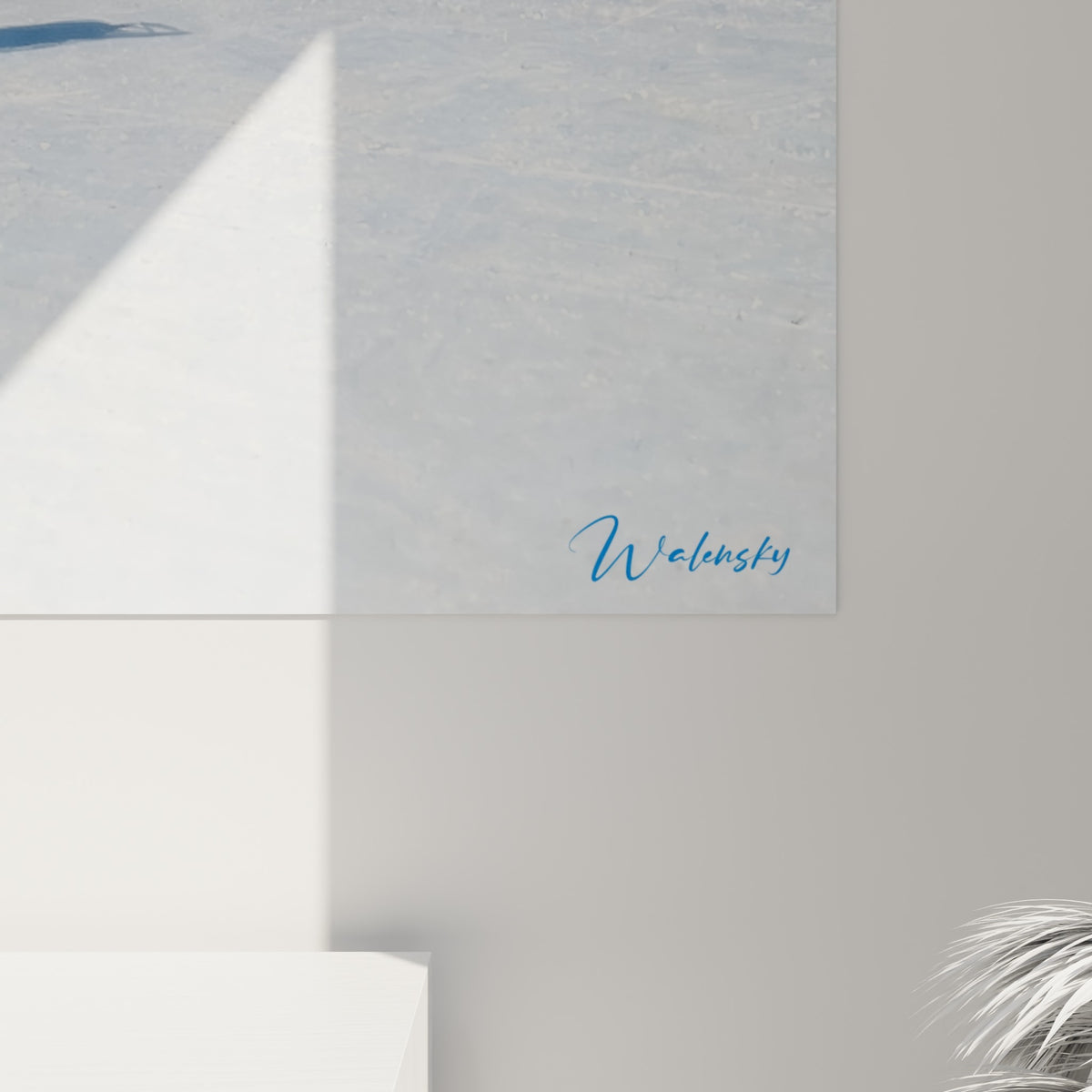 Détail du tirage montrant la texture de la glace blanche et les nuances bleutées du ciel photographié