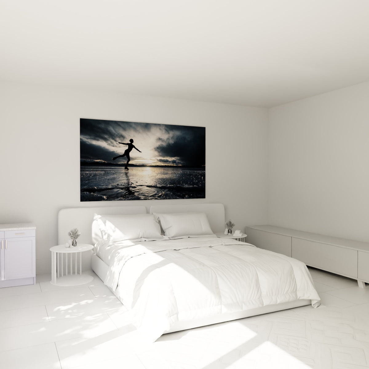 Patineuse silhouette anthracite glissant sur glace fissurée, tableau patinage artistique au-dessus d'un lit dans une chambre claire