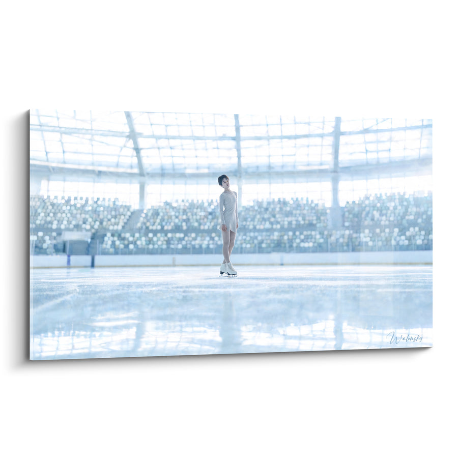 Tableau Patineuse blanc et bleu sur glace immense - Silence avant l'envol - Edition Patinage artistique