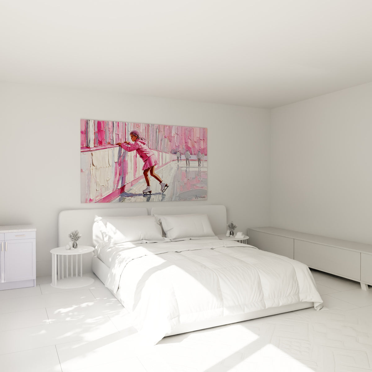 Jeune patineuse en rose fuchsia et blanc, geste d'équilibre, au-dessus d'un lit dans une chambre claire