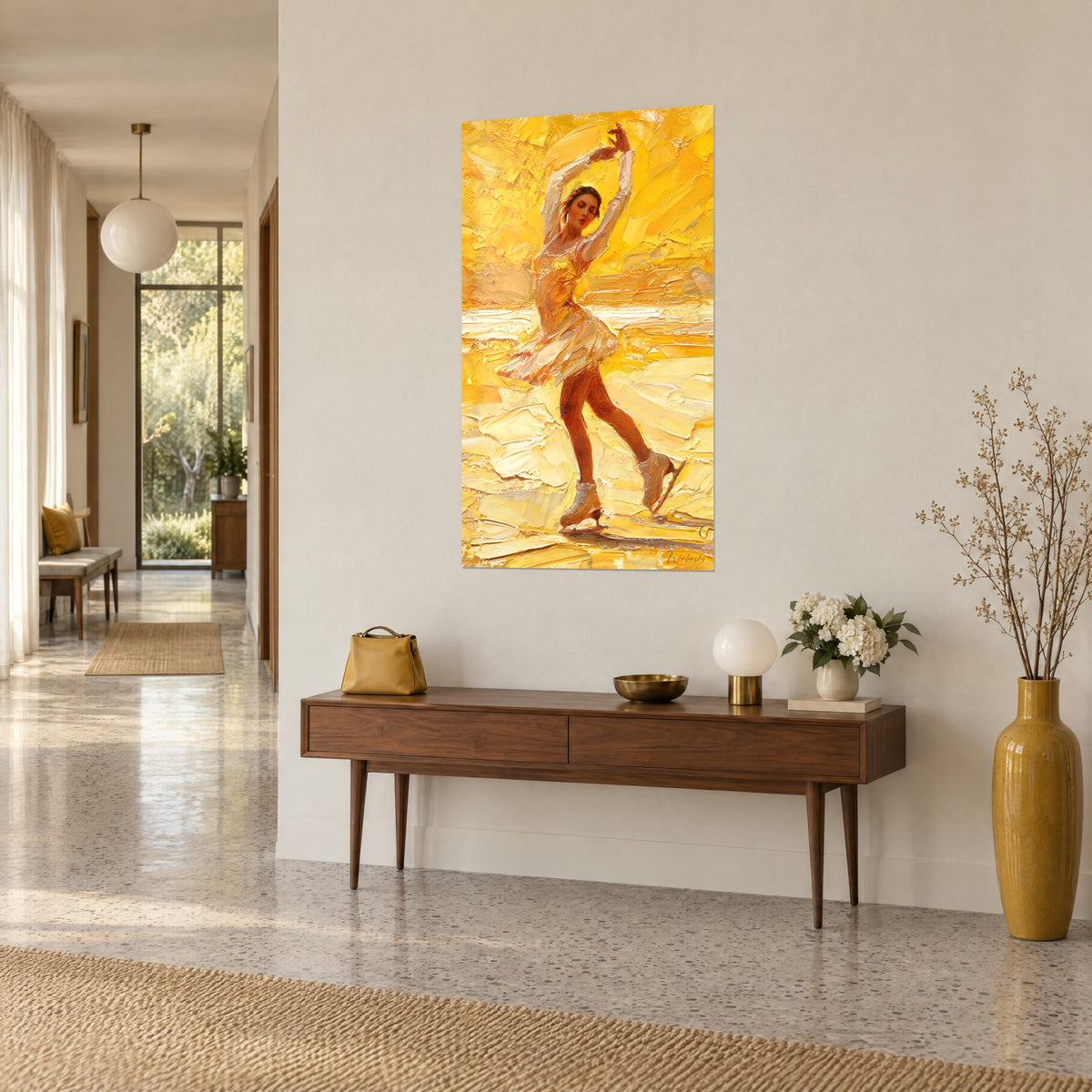 Silhouette de patineuse ocre et brun cuivré en plein mouvement, au-dessus d'un canapé dans un salon lumineux