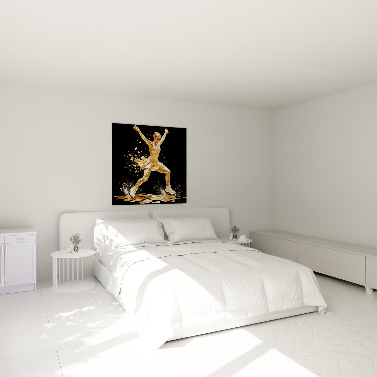 Silhouette dorée en plein élan de patinage artistique, accrochée au-dessus d'un lit dans une chambre claire