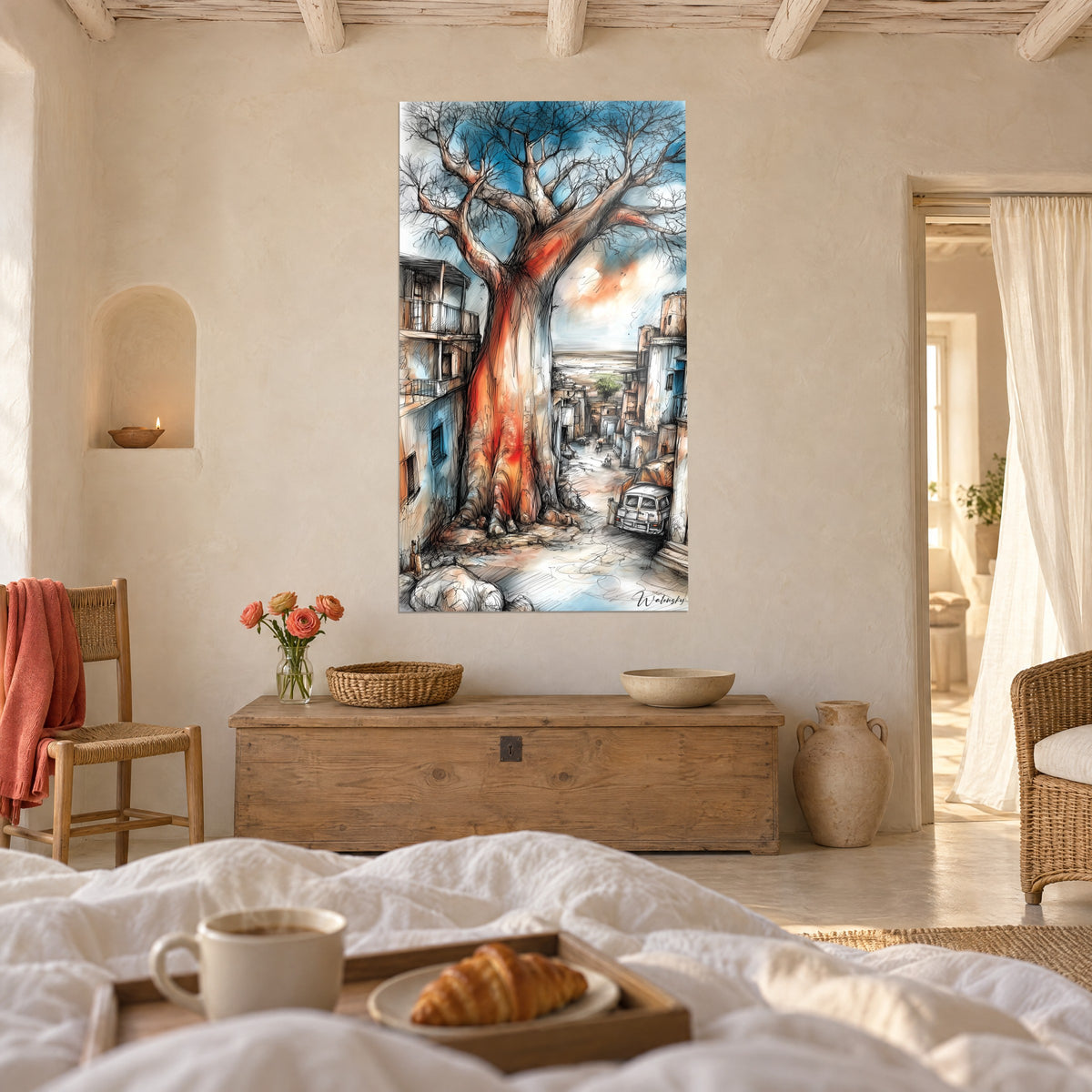 Gemälde monumentaler Stamm in Korallenrot vor blauem Himmel, afrikanische Gasse mit Tuschezeichnung, über einem Bett in einem hellen Schlafzimmer