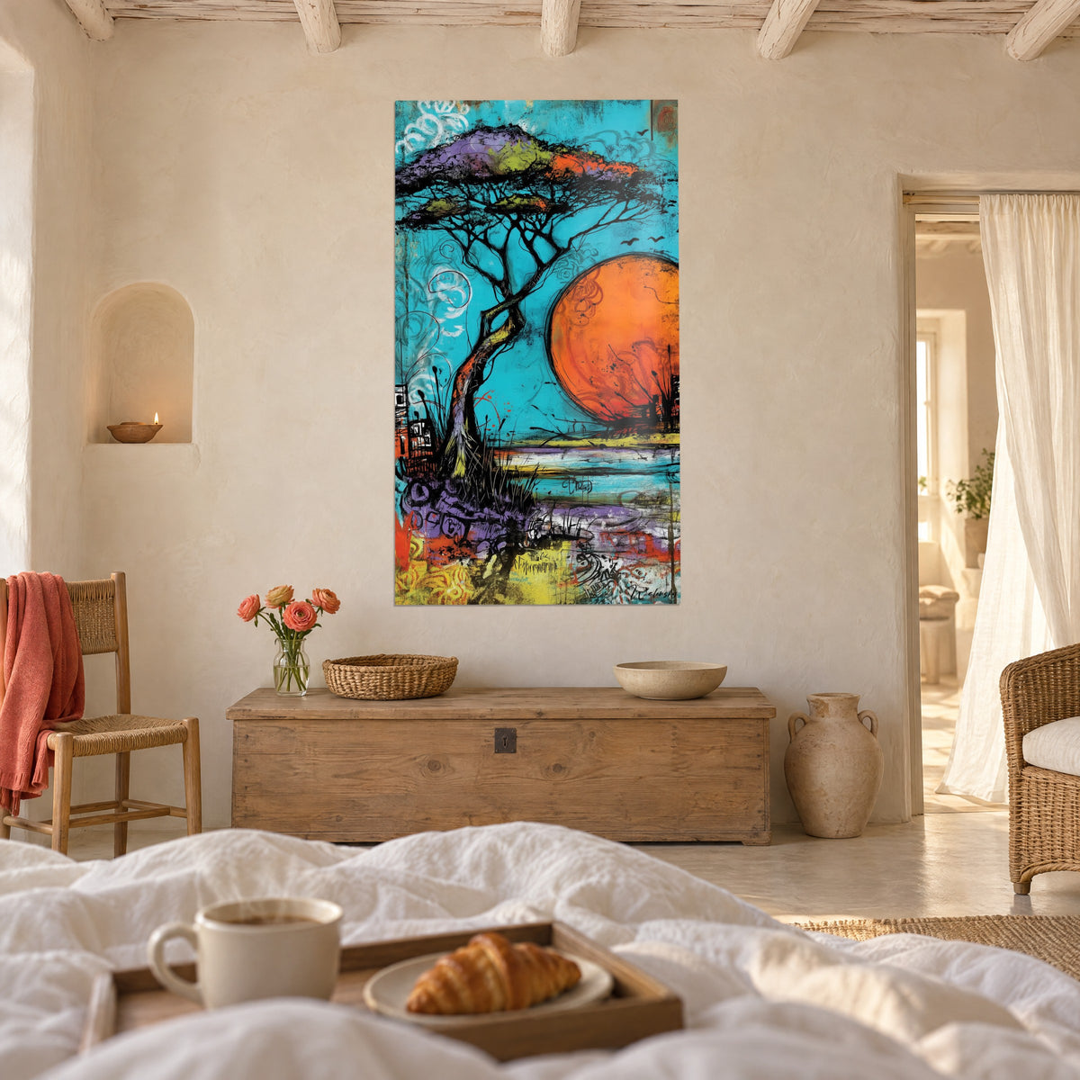 Tableau silhouette d'acacia griffonnée de noir, ciel turquoise, soleil orange, plateau petit-déjeuner, au-dessus d'un lit dans une chambre claire