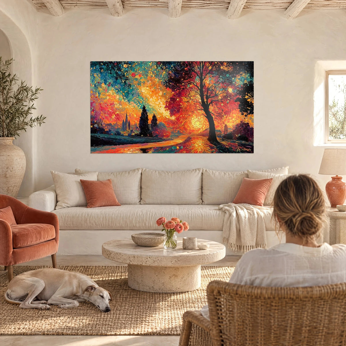 Tableau arbre aux feuilles écarlates devant un soleil orangé, ciel turquoise pointilliste, au-dessus d'un canapé dans un salon lumineux