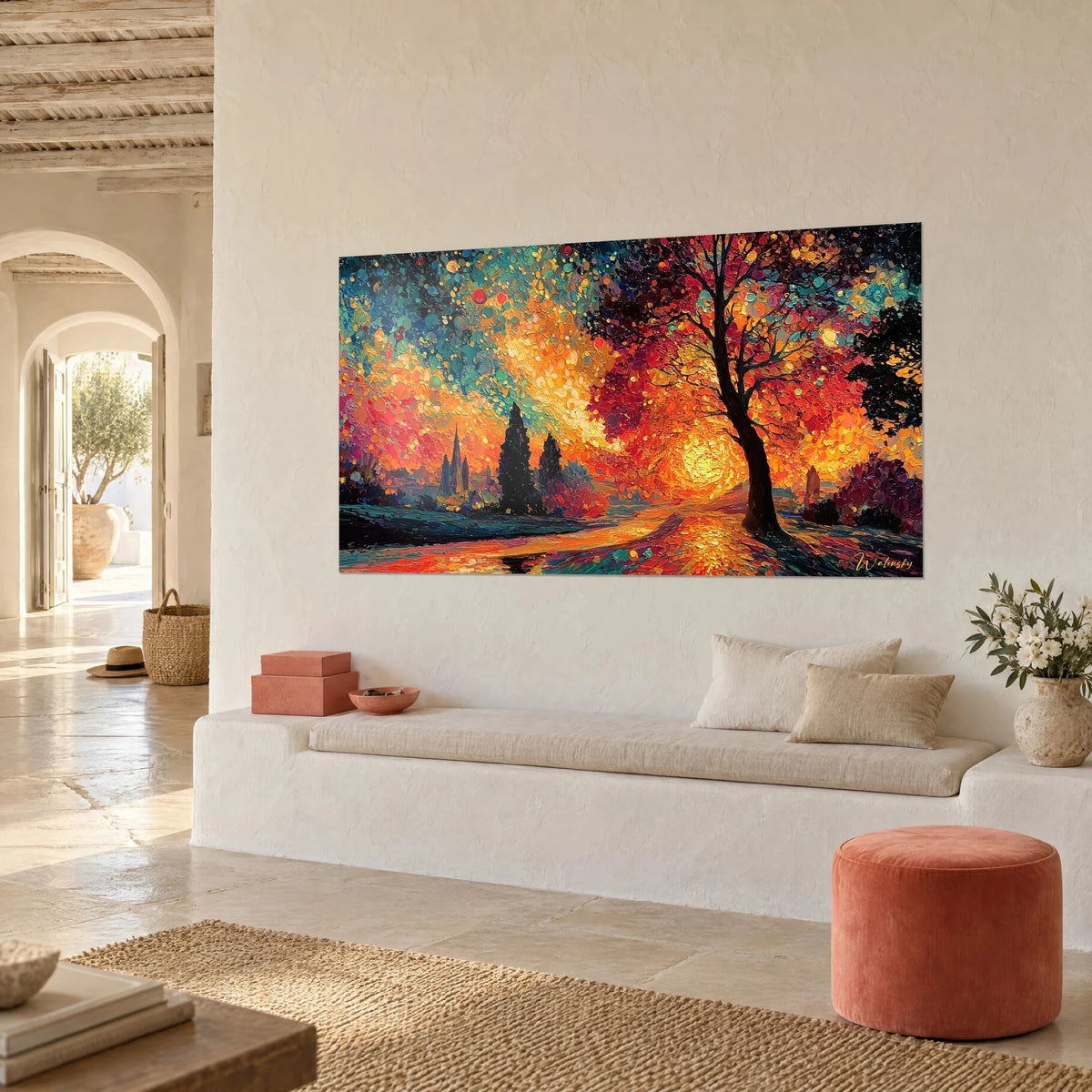 Tableau chêne rouge sombre et cyprès noirs sous un ciel de touches jaunes et bleues, sur un mur chaulé en vue de trois-quarts