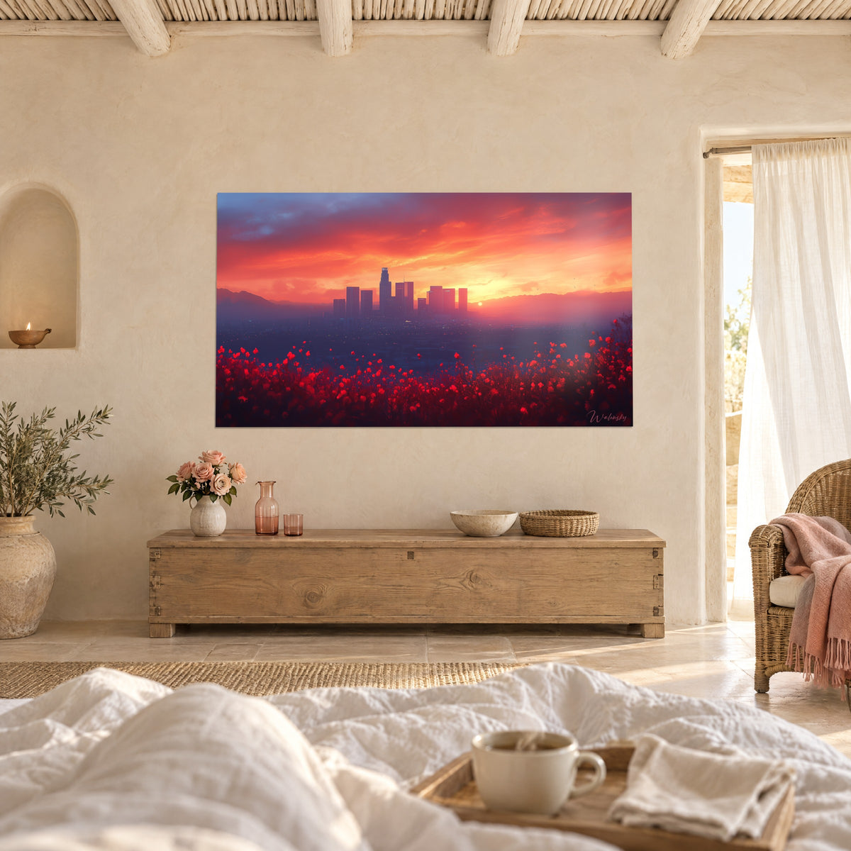 Gemälde Stadtpanorama in der Abenddämmerung, orangefarbene Sonne hinter den Türmen, purpurrote Klatschmohnblüten, über einem Bett in einem hellen Schlafzimmer