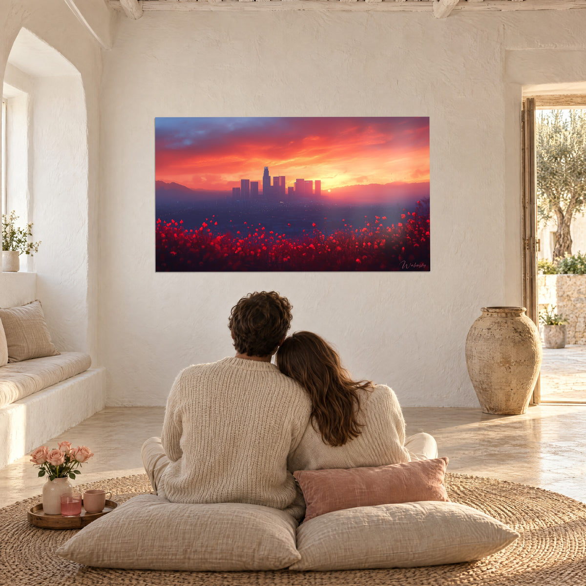 Gemälde Turmhorizont unter einem glühenden Himmel, Orange und Magenta, rote Blumen im Vordergrund, gegenüber einem auf Kissen sitzenden Paar
