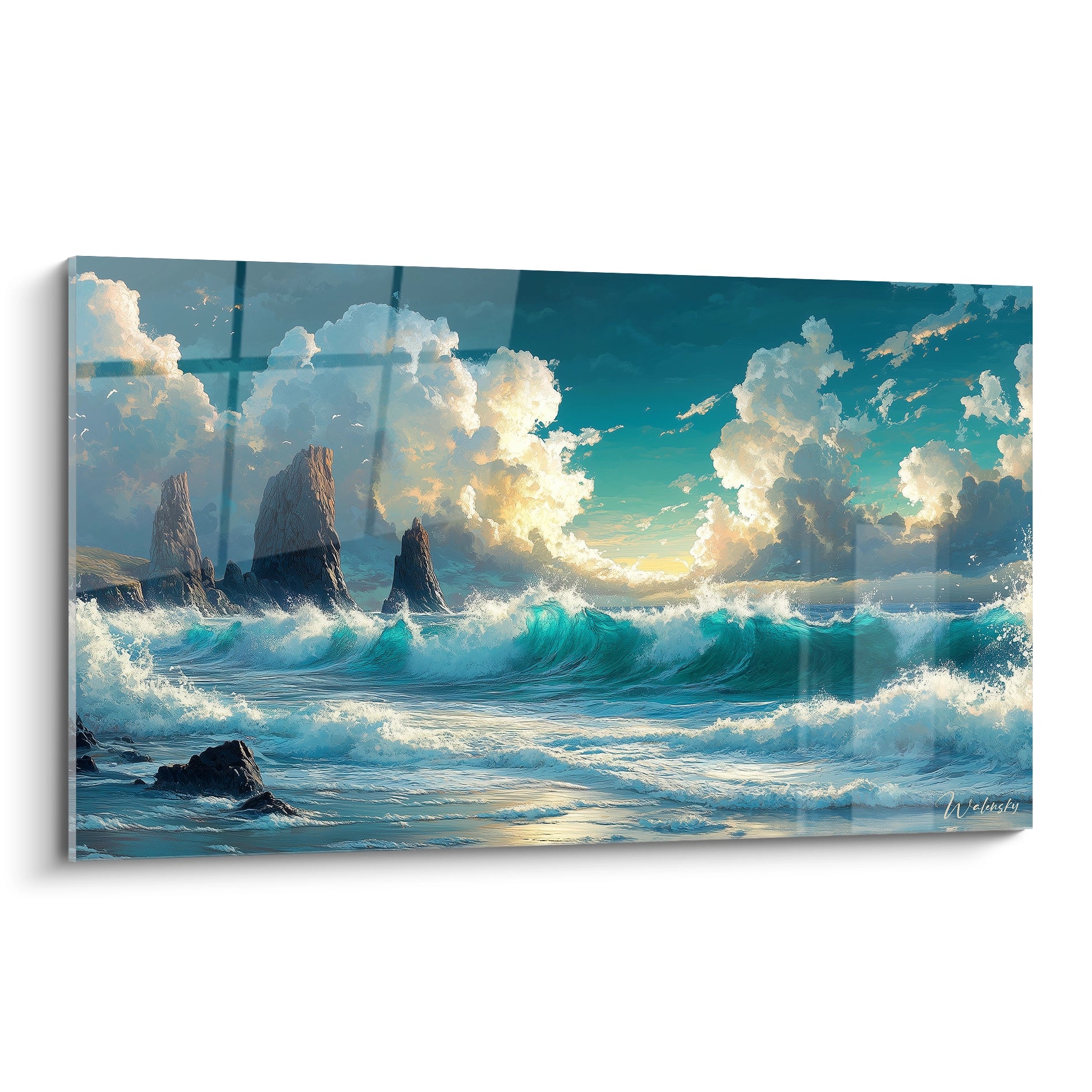 Un tableau mer représentant des vagues turquoise écumantes qui se brisent contre des formations rocheuses verticales, sous un ciel aux nuages volumeux baignés de lumière dorée, avec des reflets lumineux sur la surface de l'eau.
