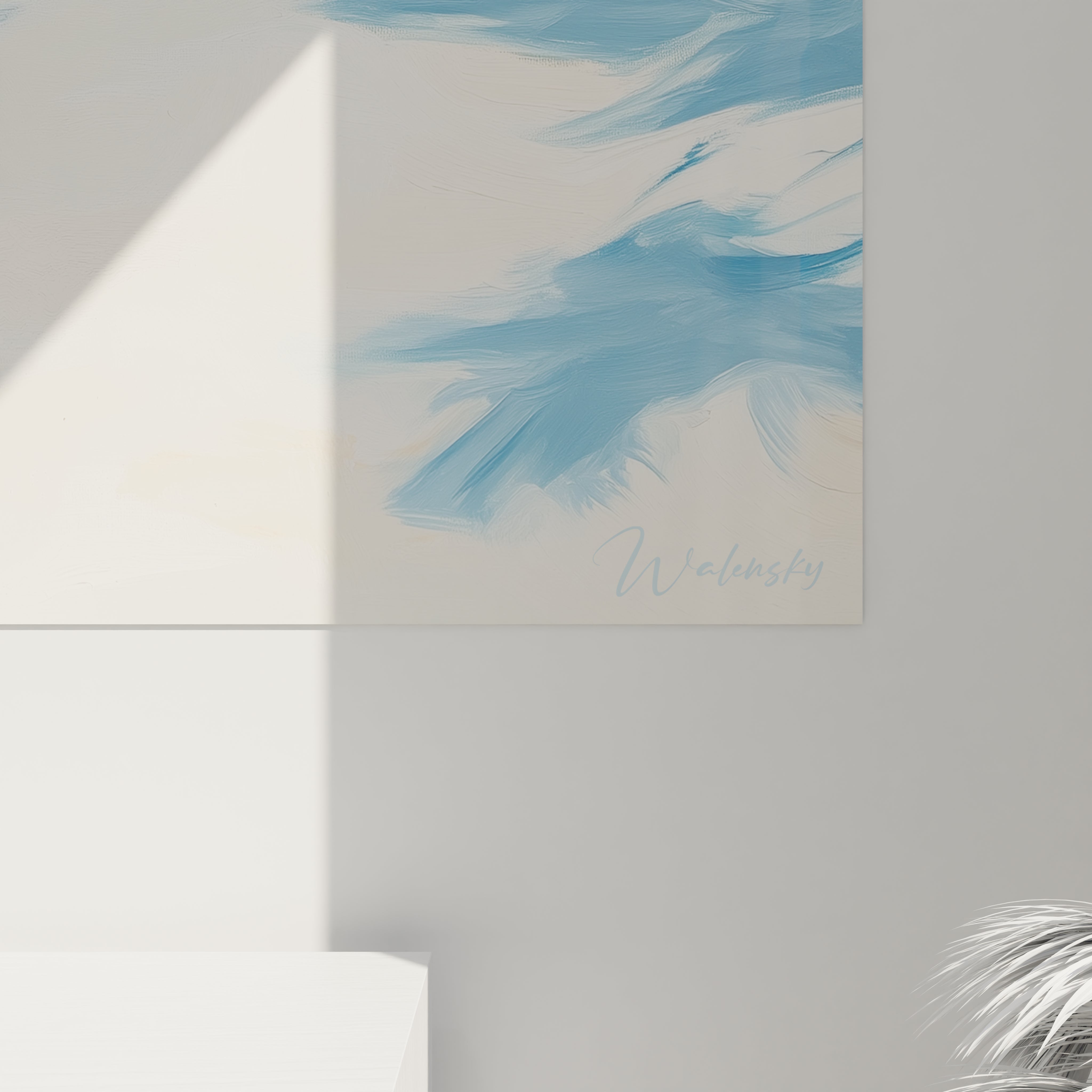 Tableau plage tropical illustrant un paysage côtier avec des vagues turquoise écumantes, une bande de sable fin beige clair, une végétation luxuriante verte et un ciel bleu nuageux
