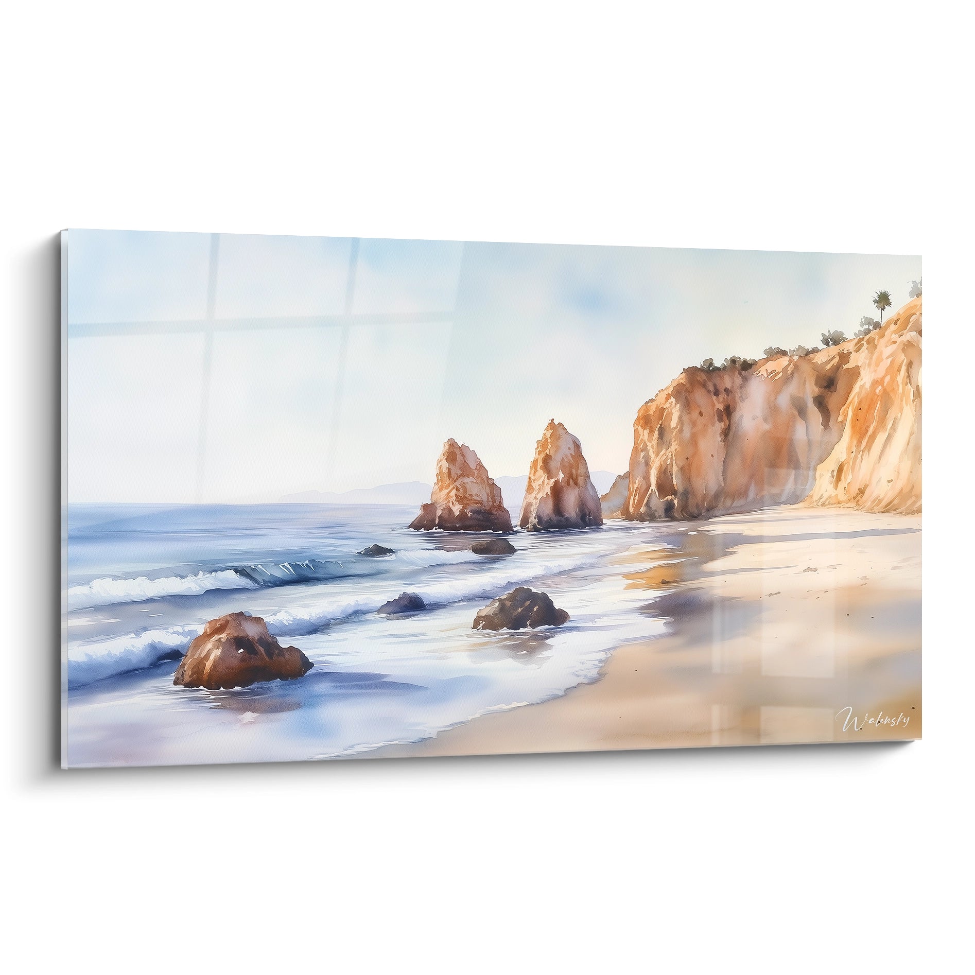 Un tableau plage montrant des falaises beiges et dorées surplombant une mer bleue aux vagues blanches écumeuses avec des formations rocheuses émergentes et un palmier visible au sommet.
