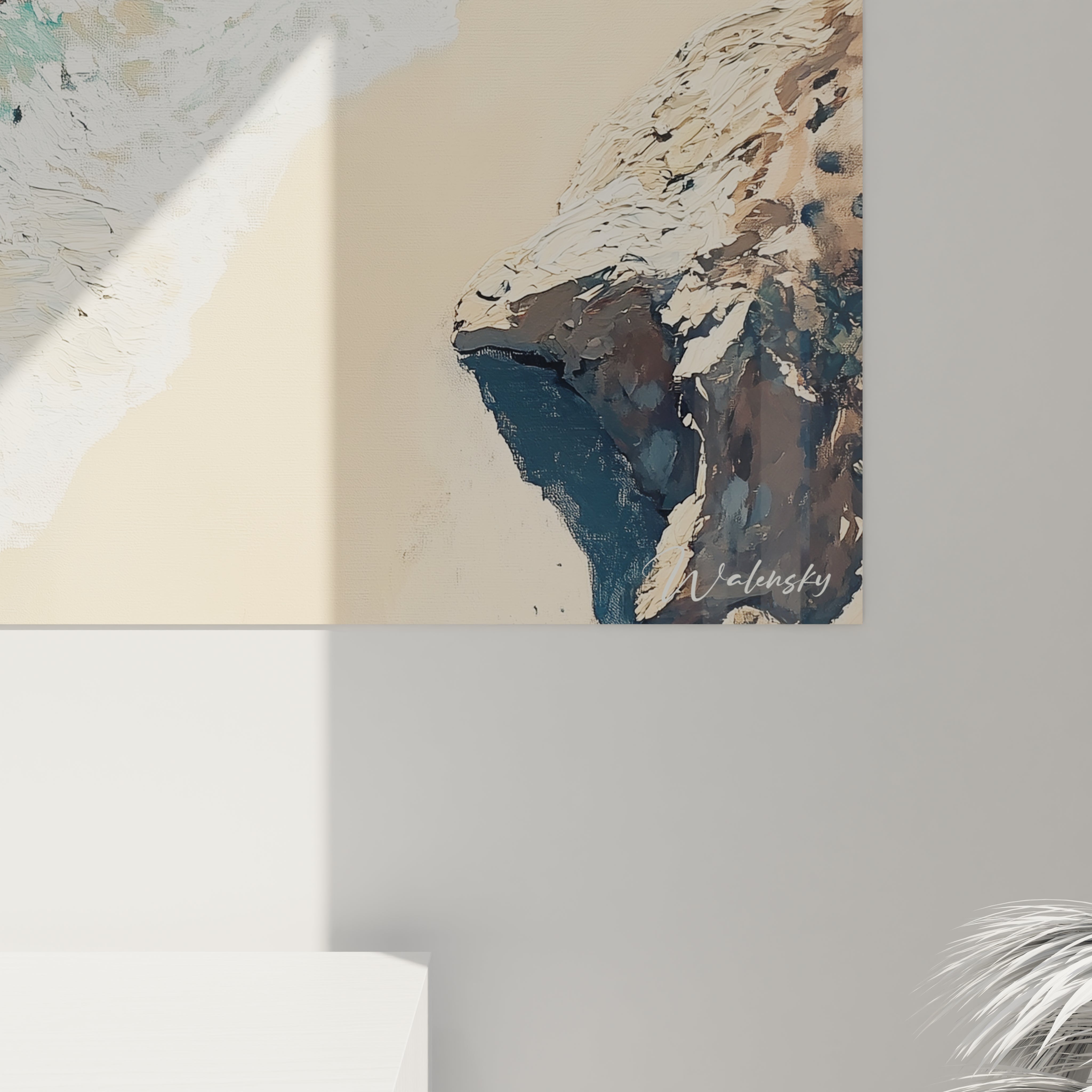 Un tableau plage méditerranéenne présentant une perspective aérienne d'eaux turquoise intenses encerclant des rochers foncés aux sommets beiges, avec écume blanche dynamique et rivage sablonneux visible à droite, exprimant le mouvement perpétuel des vagues.
