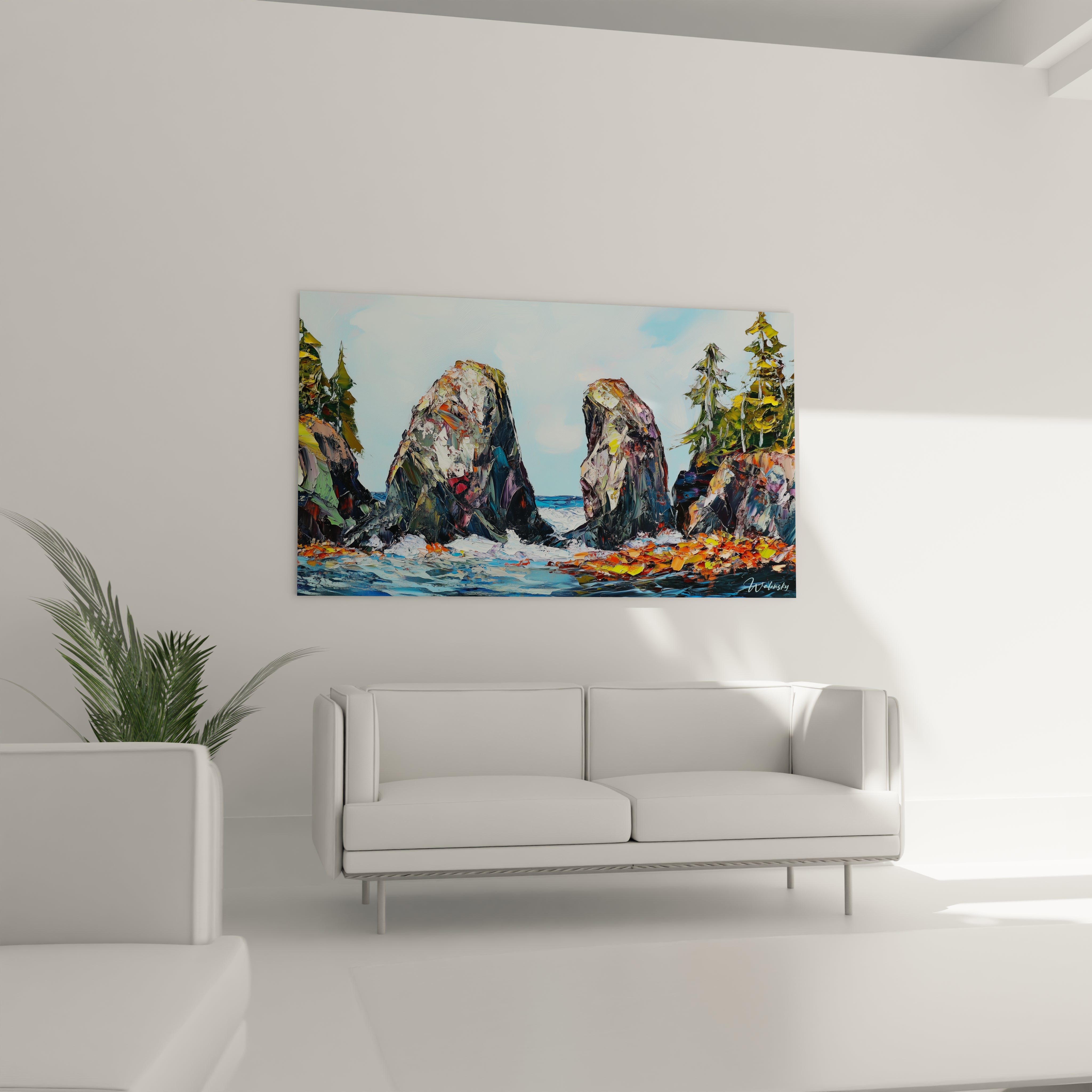 Tableau paysage côtier représentant des rochers massifs battus par les vagues bleues écumantes, orné de conifères verts sur les bords et rehaussé par des touches chaudes orangées sur le rivage.
