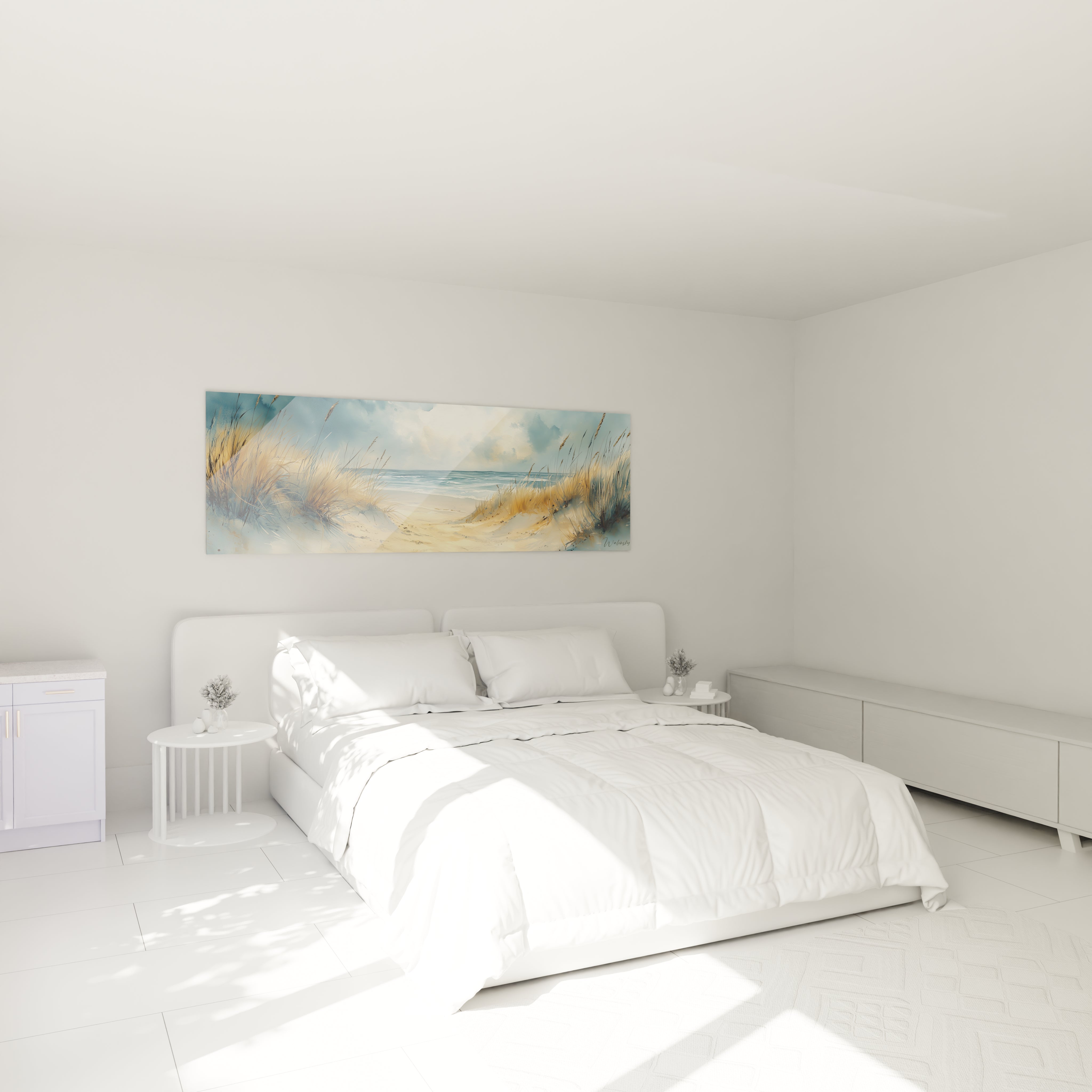 Tableau plage panoramique illustrant des dunes de sable beige encadrées d'oyats dorés formant un sentier naturel vers l'océan aux vagues blanches écumeuses, sous un ciel azur partiellement voilé par des nuages diffus et lumineux.
